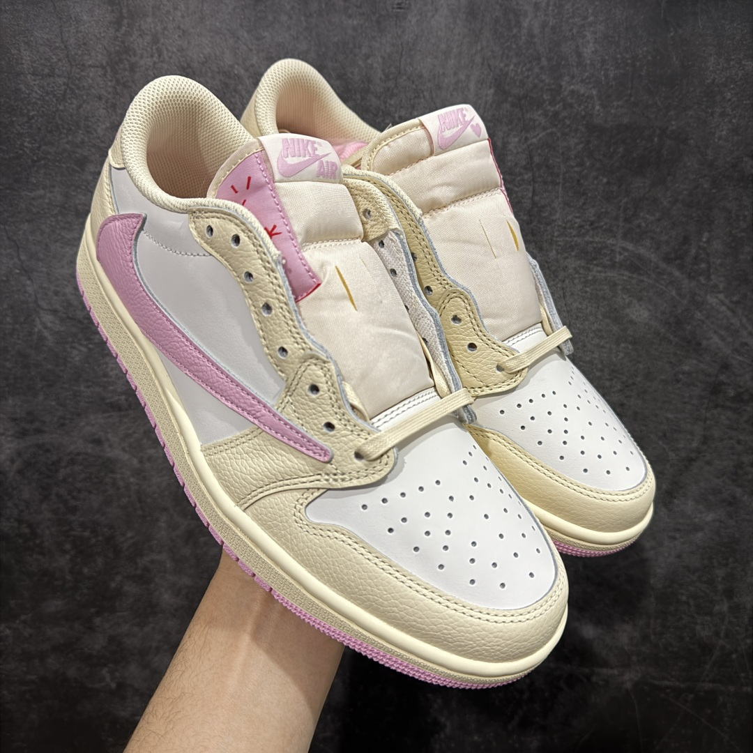 【PK纯原版本】Travis Scott x Air Jordan AJ1 Low OG SP TS联名 白粉倒钩低帮 IQ7604-100 知名大厂出品 纯原第一梯队版本 产品品控稳定性领先行业 各方面均可对飙市面通货版 SZ原厂全套原楦原纸板冲刀磨具开发 原厂皮料加持 原厂港宝加持定型后跟R度完美 同源原厂电绣 鬼脸飞翼针数密度立体效果一致 百分百一致原鞋 原厂拉帮工艺 针距密度一致 后跟弧度收口自然不对折 极致一眼正品既视感 进口玻璃冲刀皮料裁剪零毛边 全鞋电脑针车工艺 品控清洁度最高QC检验标准 免检产品 原厂订购鞋盒、鞋标、防尘纸、鞋撑、鞋带 追求极致的原厂味道 尺码：36-47.5-选品中心