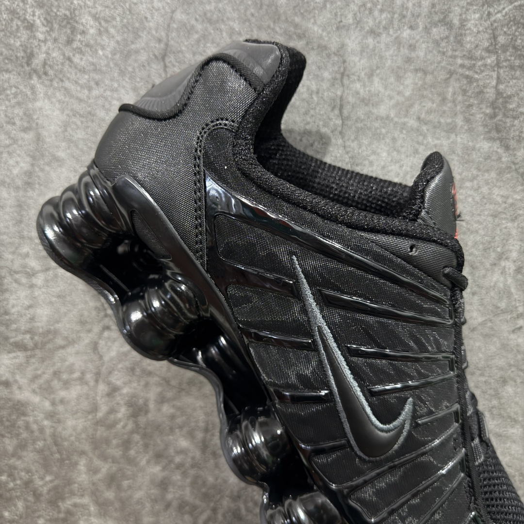 图片[7]-【Max纯原版】原版开发 Nike Shox TL系列 黑色 AR3566-002 NK Shox TL系列 黑色 复古舒适百搭防滑耐磨低邦柱形气垫休闲跑步鞋 鞋面采用了轻质化的材料打造，搭载鞋带系带系统以及鞋舌部分的特殊控制模块，科技感十足；采用透气纺织品和网眼鞋面与标志性的Nike Shox技术，同时提供更轻盈的感觉和大胆的外观；鞋身大面积采用织物与皮革材质拼接设计，搭配Dri-FITz透气网面，透气性拉满不闷脚。中底前掌搭载Air Max科技，后掌配置Shoxy缓震气柱，前掌气垫提供灵敏回弹，中底的气柱设计也很加分，外观上科技感十足；设计彰显个性，复古造型适配多种穿搭风格。 尺码：39 40 40.5 41 42 42.5 43 44 44.5 45 45.5 46 46.5 47.5-选品中心