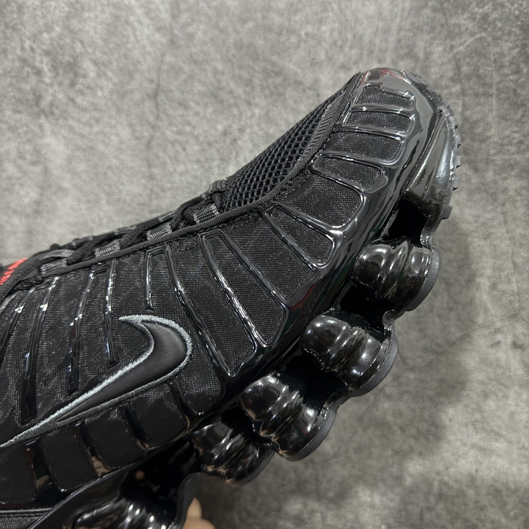 图片[6]-【Max纯原版】原版开发 Nike Shox TL系列 黑色 AR3566-002 NK Shox TL系列 黑色 复古舒适百搭防滑耐磨低邦柱形气垫休闲跑步鞋 鞋面采用了轻质化的材料打造，搭载鞋带系带系统以及鞋舌部分的特殊控制模块，科技感十足；采用透气纺织品和网眼鞋面与标志性的Nike Shox技术，同时提供更轻盈的感觉和大胆的外观；鞋身大面积采用织物与皮革材质拼接设计，搭配Dri-FITz透气网面，透气性拉满不闷脚。中底前掌搭载Air Max科技，后掌配置Shoxy缓震气柱，前掌气垫提供灵敏回弹，中底的气柱设计也很加分，外观上科技感十足；设计彰显个性，复古造型适配多种穿搭风格。 尺码：39 40 40.5 41 42 42.5 43 44 44.5 45 45.5 46 46.5 47.5-选品中心