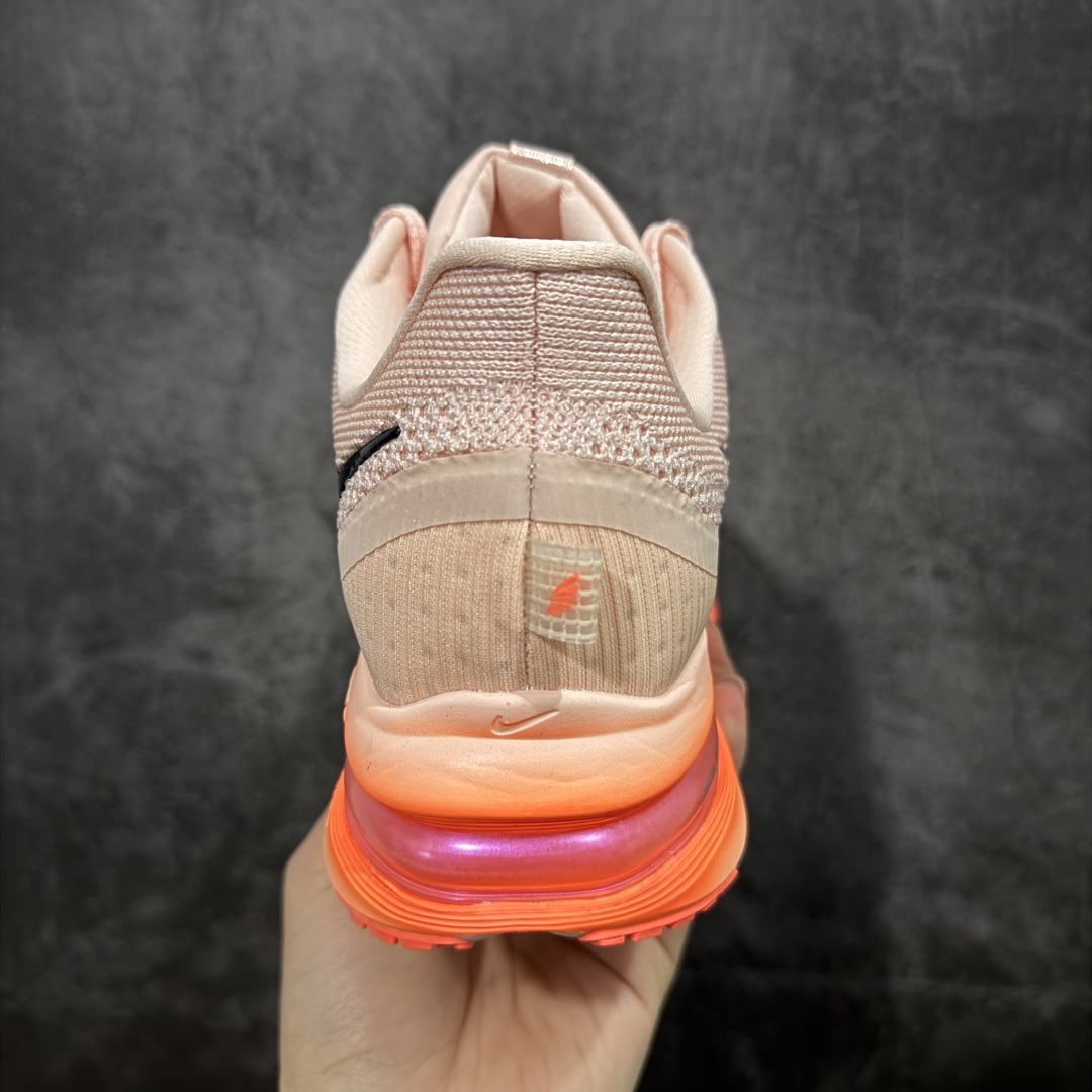 图片[4]-【XE纯原版】Nike Pegasus Premium Airscape 舒适百搭减震防滑耐磨透气 低帮跑步鞋     目前市场最强品质 原版购入开发 一切材质配件均匀原版一致 完美版型 高端玩家必推版本 高价零售必推版本 欢迎对比市面任意版本‼️ 这双鞋简直是时尚与科技的完美融合。 经典黑色鞋面，质感爆棚，搭配超亮眼的银色大勾子，瞬间成为街头焦点。 鞋侧独特小吊牌，细节满满，个性直接拉满。  脚下的全掌气垫更是亮点，红黑配色超吸睛，不仅颜值在线，缓震性能更是一绝。 不管是日常出街还是慢跑锻炼，都能给双脚极致舒适体验。  码数超全，36 – 46 码任你选！别犹豫啦，穿上它，轻松走出潮流范，开启你的时尚运动新旅程！   #独家原包 原底原料 开模打造  #原厂鞋标 高精密准度  #原楦原纸板开发 匹配原版98%以上  #后跟弧度 正确呈现  #原厂皮料 质感无敌  #皮料切割干净 无任何毛边 清洁度细节完美  货号：II6308-600 码段：36-46-选品中心