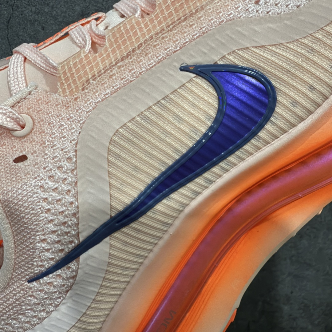 图片[4]-【XE纯原版】Nike Pegasus Premium Airscape 舒适百搭减震防滑耐磨透气 低帮跑步鞋     目前市场最强品质 原版购入开发 一切材质配件均匀原版一致 完美版型 高端玩家必推版本 高价零售必推版本 欢迎对比市面任意版本‼️ 这双鞋简直是时尚与科技的完美融合。 经典黑色鞋面，质感爆棚，搭配超亮眼的银色大勾子，瞬间成为街头焦点。 鞋侧独特小吊牌，细节满满，个性直接拉满。  脚下的全掌气垫更是亮点，红黑配色超吸睛，不仅颜值在线，缓震性能更是一绝。 不管是日常出街还是慢跑锻炼，都能给双脚极致舒适体验。  码数超全，36 – 46 码任你选！别犹豫啦，穿上它，轻松走出潮流范，开启你的时尚运动新旅程！   #独家原包 原底原料 开模打造  #原厂鞋标 高精密准度  #原楦原纸板开发 匹配原版98%以上  #后跟弧度 正确呈现  #原厂皮料 质感无敌  #皮料切割干净 无任何毛边 清洁度细节完美  货号：II6308-600 码段：36-46-选品中心