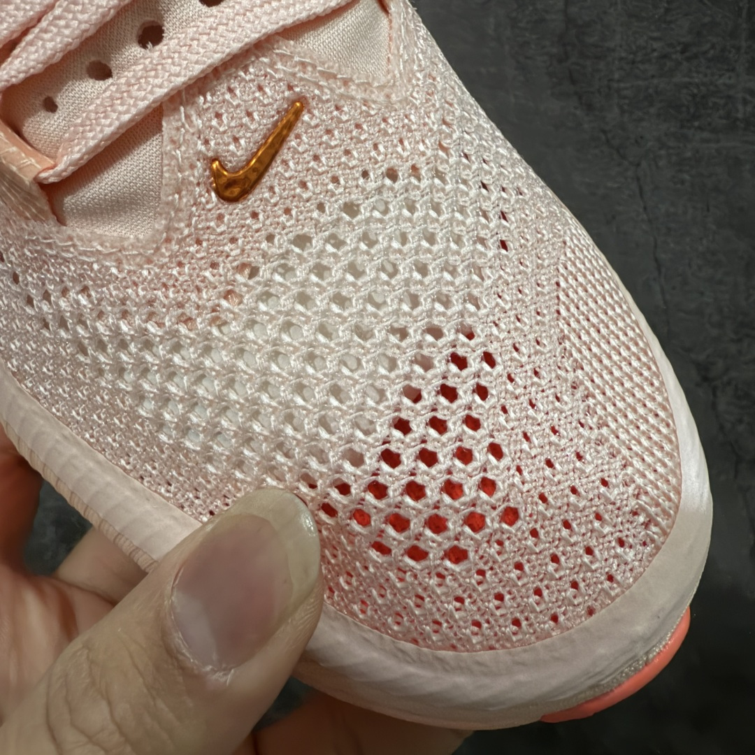 图片[5]-【XE纯原版】Nike Pegasus Premium Airscape 舒适百搭减震防滑耐磨透气 低帮跑步鞋     目前市场最强品质 原版购入开发 一切材质配件均匀原版一致 完美版型 高端玩家必推版本 高价零售必推版本 欢迎对比市面任意版本‼️ 这双鞋简直是时尚与科技的完美融合。 经典黑色鞋面，质感爆棚，搭配超亮眼的银色大勾子，瞬间成为街头焦点。 鞋侧独特小吊牌，细节满满，个性直接拉满。  脚下的全掌气垫更是亮点，红黑配色超吸睛，不仅颜值在线，缓震性能更是一绝。 不管是日常出街还是慢跑锻炼，都能给双脚极致舒适体验。  码数超全，36 – 46 码任你选！别犹豫啦，穿上它，轻松走出潮流范，开启你的时尚运动新旅程！   #独家原包 原底原料 开模打造  #原厂鞋标 高精密准度  #原楦原纸板开发 匹配原版98%以上  #后跟弧度 正确呈现  #原厂皮料 质感无敌  #皮料切割干净 无任何毛边 清洁度细节完美  货号：II6308-600 码段：36-46-选品中心