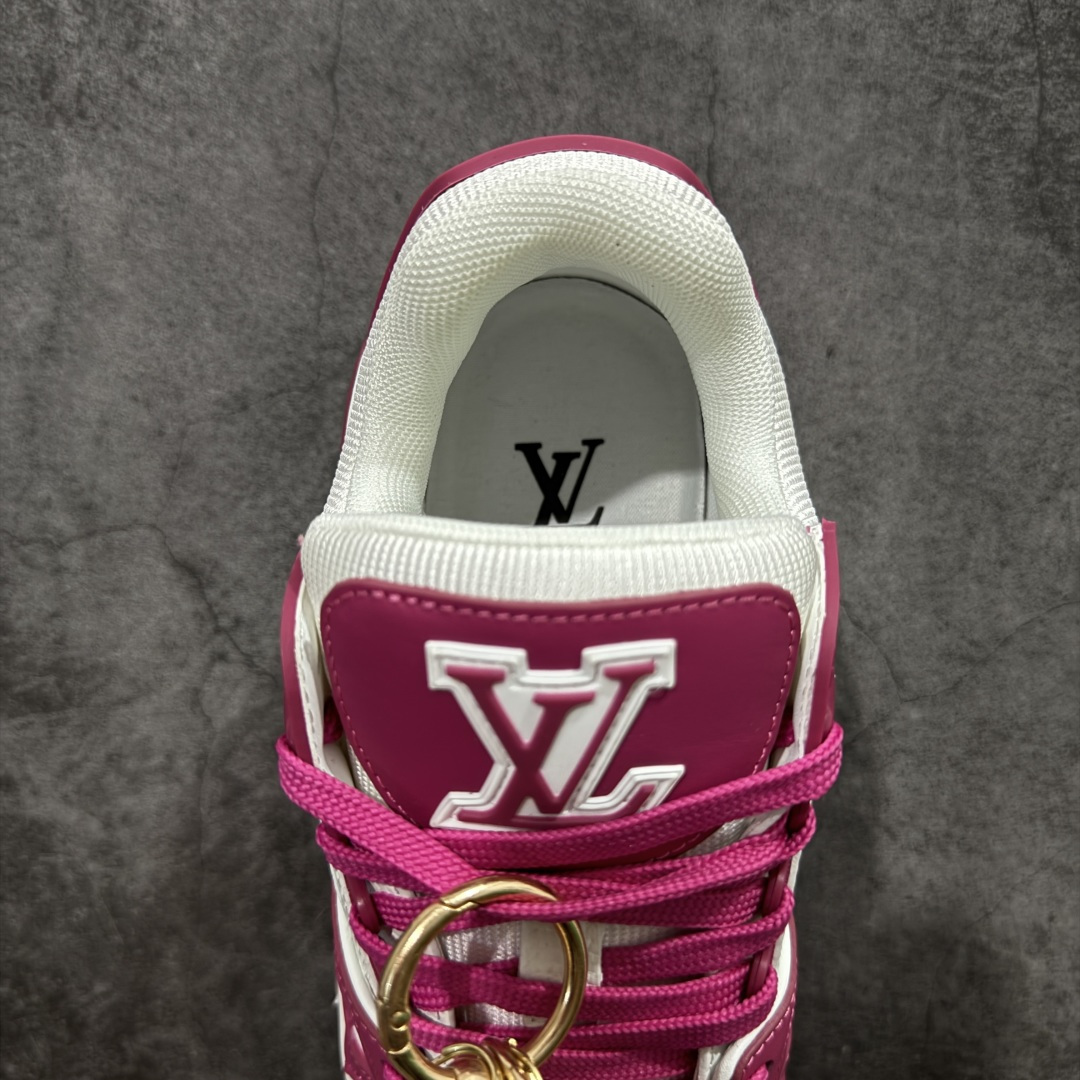 图片[8]-【YS纯原】广奢高端货 LOUIS VUITTON 路易威登 LV Trainer系列 ✦ 原楦原纸版开模，鞋型立体饱满 ✦ 零毛边、零溢胶、零线头瑕疵 ✦ 细节与原版一致 区分市面通货 ✦ 多层叠片＋电脑针车，针距密度一致 ✦ Monogram浮雕＋3D高频压纹 ✦ 多密度发泡中底：支撑回弹媲美专柜 ✦ 原装橡胶大底：含胶量高、纹路深、双拼接零偏差 ✦ ZP级原装包装：专柜款鞋盒＋防尘袋＋说明书 尺码：35-45-选品中心