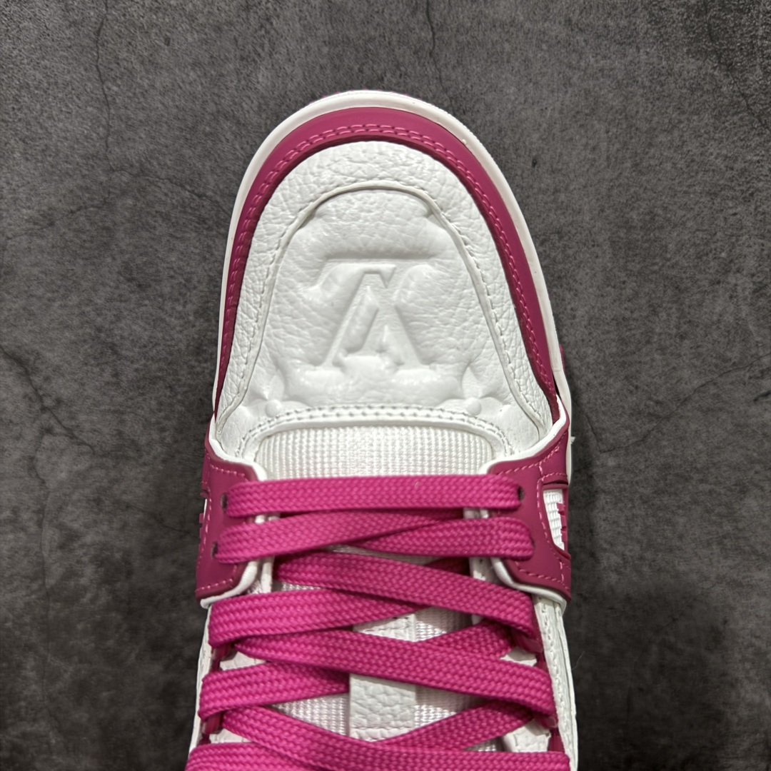 图片[5]-【YS纯原】广奢高端货 LOUIS VUITTON 路易威登 LV Trainer系列 ✦ 原楦原纸版开模，鞋型立体饱满 ✦ 零毛边、零溢胶、零线头瑕疵 ✦ 细节与原版一致 区分市面通货 ✦ 多层叠片＋电脑针车，针距密度一致 ✦ Monogram浮雕＋3D高频压纹 ✦ 多密度发泡中底：支撑回弹媲美专柜 ✦ 原装橡胶大底：含胶量高、纹路深、双拼接零偏差 ✦ ZP级原装包装：专柜款鞋盒＋防尘袋＋说明书 尺码：35-45-选品中心