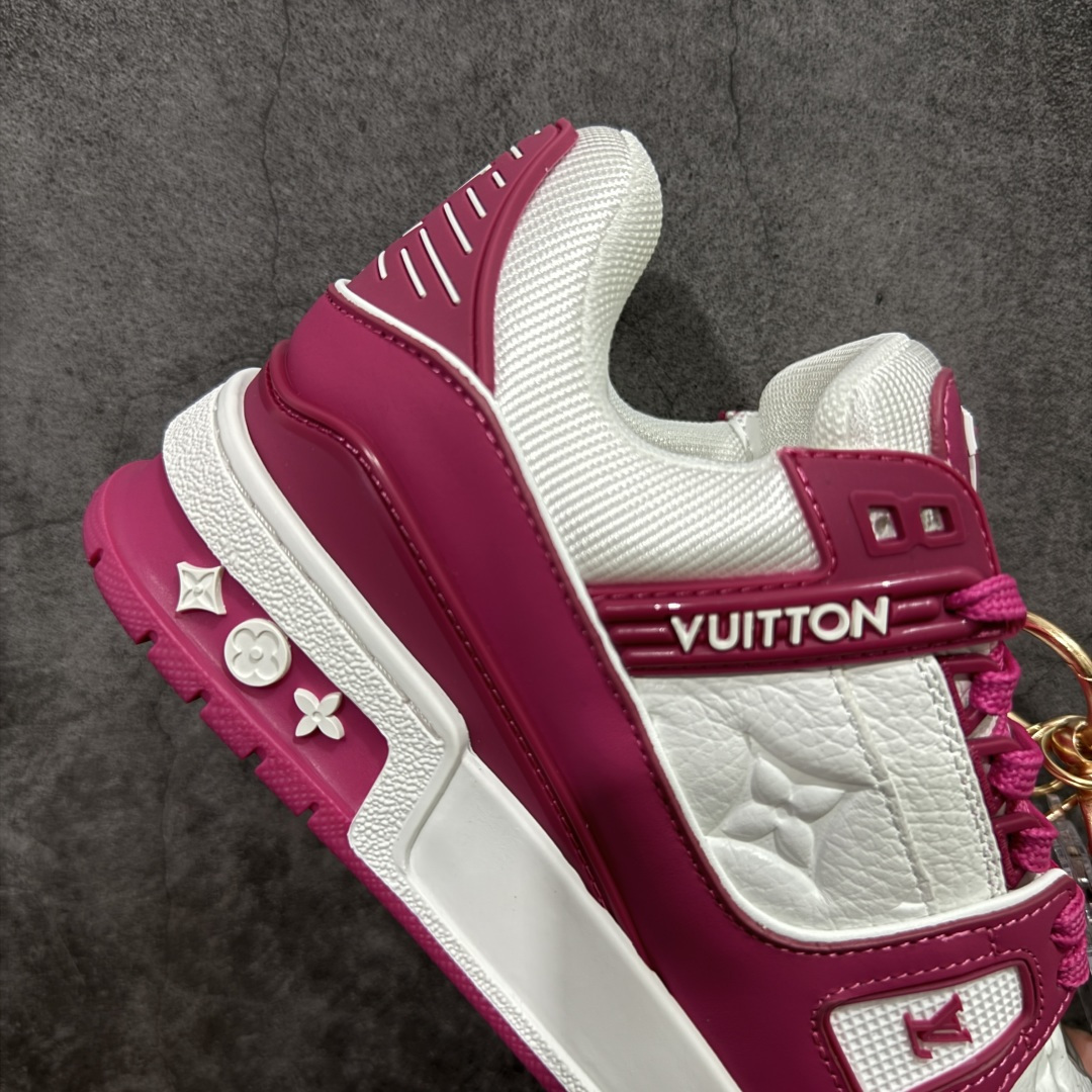 图片[7]-【YS纯原】广奢高端货 LOUIS VUITTON 路易威登 LV Trainer系列 ✦ 原楦原纸版开模，鞋型立体饱满 ✦ 零毛边、零溢胶、零线头瑕疵 ✦ 细节与原版一致 区分市面通货 ✦ 多层叠片＋电脑针车，针距密度一致 ✦ Monogram浮雕＋3D高频压纹 ✦ 多密度发泡中底：支撑回弹媲美专柜 ✦ 原装橡胶大底：含胶量高、纹路深、双拼接零偏差 ✦ ZP级原装包装：专柜款鞋盒＋防尘袋＋说明书 尺码：35-45-选品中心