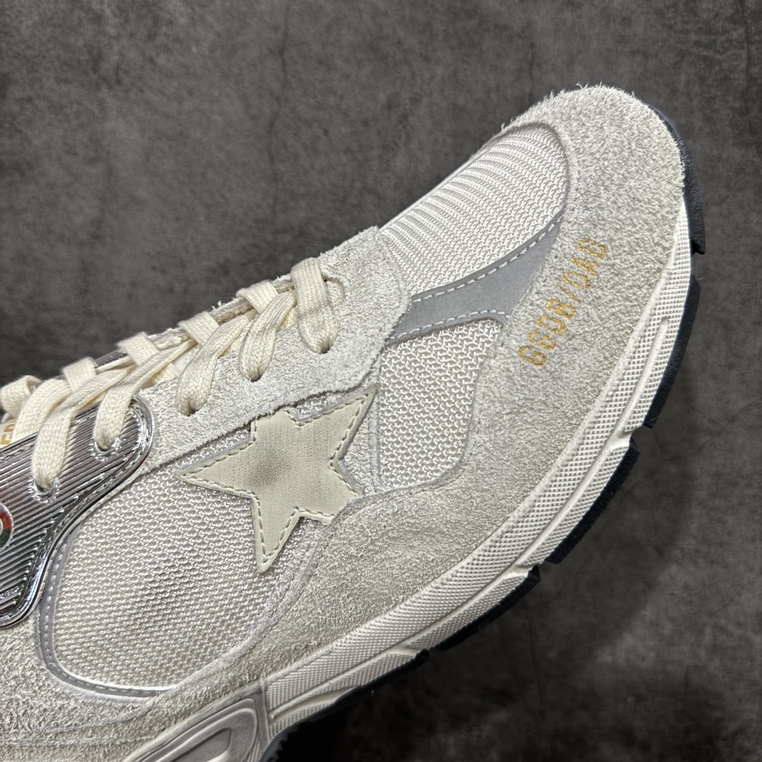 图片[6]-【莞产渠道】Golden Goose / GGDB小脏鞋Dad-Star系列 男女士 35-46 Dad-Star Uomo in suede bianco e grigio e stella in pelle bianca 白色和灰色绒面革和白色皮革星星的Dad超级星运动鞋 充满故事的灵魂：我们的Dad-Star运动鞋具有永恒的风格，旨在代代相传。这个版本的特点是白色和灰色的绒面革鞋面和白色皮革星星。为了完成风格，舌头由双层PVC和绒面革制成。 颜色：白色 白色皮革星星 聚氯乙烯和绒面革舌 冰灰色的鞋带 复古和苦恼的待遇 鞋面：50%牛皮，28%聚酰胺，18%纺织聚氨酯，4%合成反光织物 衬里：50%牛皮，40%棉，10%聚氨酯纺织品 鞋底：100%橡胶 尺码：35-40 （男码定制不退）-选品中心