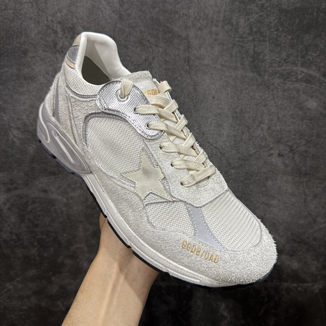 图片[3]-【莞产渠道】Golden Goose / GGDB小脏鞋Dad-Star系列 男女士 35-46 Dad-Star Uomo in suede bianco e grigio e stella in pelle bianca 白色和灰色绒面革和白色皮革星星的Dad超级星运动鞋 充满故事的灵魂：我们的Dad-Star运动鞋具有永恒的风格，旨在代代相传。这个版本的特点是白色和灰色的绒面革鞋面和白色皮革星星。为了完成风格，舌头由双层PVC和绒面革制成。 颜色：白色 白色皮革星星 聚氯乙烯和绒面革舌 冰灰色的鞋带 复古和苦恼的待遇 鞋面：50%牛皮，28%聚酰胺，18%纺织聚氨酯，4%合成反光织物 衬里：50%牛皮，40%棉，10%聚氨酯纺织品 鞋底：100%橡胶 尺码：35-40 （男码定制不退）-选品中心