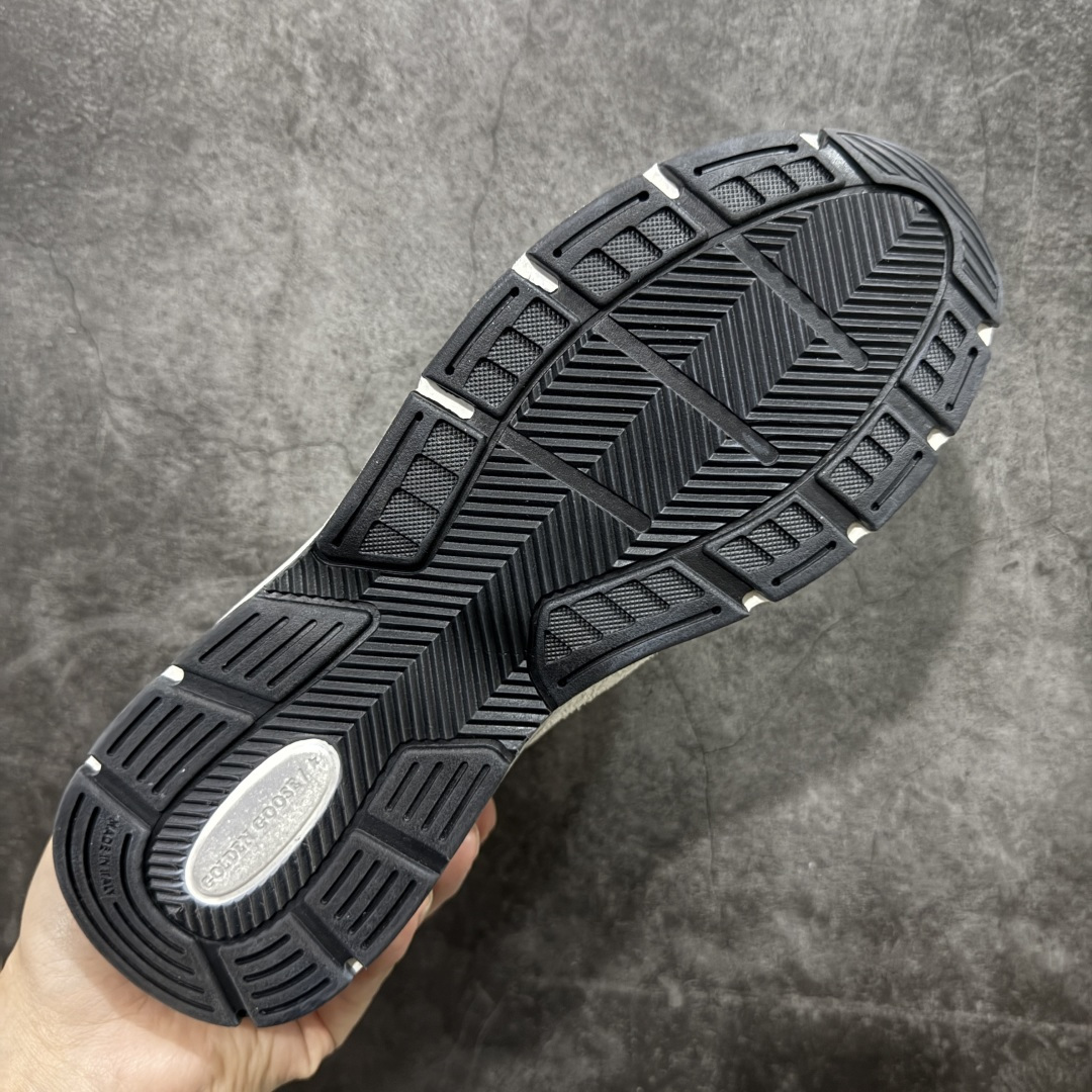 图片[9]-【莞产渠道】Golden Goose / GGDB小脏鞋Dad-Star系列 男女士 35-46 Dad-Star Uomo in suede bianco e grigio e stella in pelle bianca 白色和灰色绒面革和白色皮革星星的Dad超级星运动鞋 充满故事的灵魂：我们的Dad-Star运动鞋具有永恒的风格，旨在代代相传。这个版本的特点是白色和灰色的绒面革鞋面和白色皮革星星。为了完成风格，舌头由双层PVC和绒面革制成。 颜色：白色 白色皮革星星 聚氯乙烯和绒面革舌 冰灰色的鞋带 复古和苦恼的待遇 鞋面：50%牛皮，28%聚酰胺，18%纺织聚氨酯，4%合成反光织物 衬里：50%牛皮，40%棉，10%聚氨酯纺织品 鞋底：100%橡胶 尺码：35-40 （男码定制不退）-选品中心