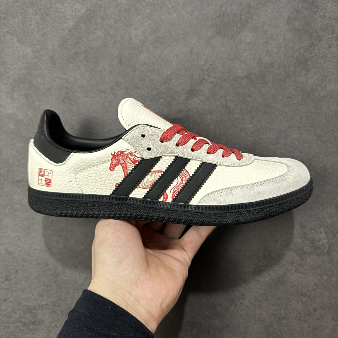 【定制版】Adidas Originals“马年联名限定 黑贝壳头，米白基底搭配红黑撞色条纹，头层皮革鞋面提升高级感，红鞋带 + 黄鞋口强化视觉层次，同色系车线精致细腻，每一处细节都在诉说复古潮味。 货号-：ZH2593 尺码：36 36.5 37.5 38 38.5 39 40 40.5 41 42 42.5 43 44 44.5 45-选品中心