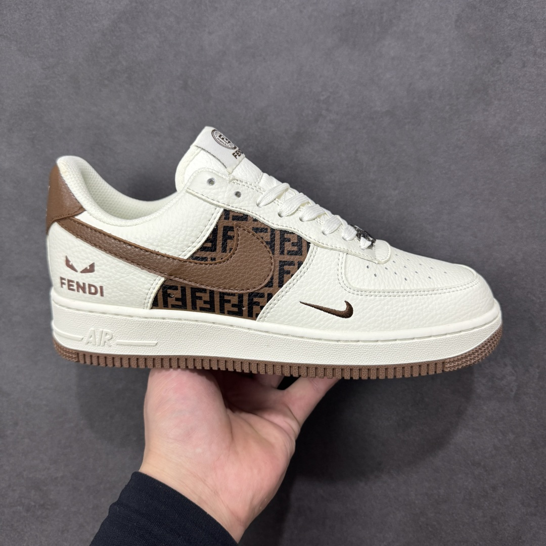 【定制版】NIke Air Force 1 \'07 Low “芬迪联名--复古白棕” 空军一号低帮 运动鞋 休闲鞋 折边针车 工艺难度大 原楦头原纸板 高端定制鞋盒 原厂鞋底 超高清洁度 细节完美 货号：XY9025-017 尺码：36 36.5 37.5 38 38.5 39 40 40.5 41 42 42.5 43 44 44.5 45-选品中心