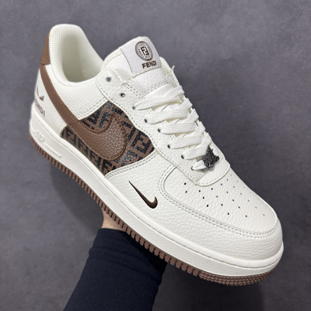 图片[3]-【定制版】NIke Air Force 1 \’07 Low “芬迪联名–复古白棕” 空军一号低帮 运动鞋 休闲鞋 折边针车 工艺难度大 原楦头原纸板 高端定制鞋盒 原厂鞋底 超高清洁度 细节完美 货号：XY9025-017 尺码：36 36.5 37.5 38 38.5 39 40 40.5 41 42 42.5 43 44 44.5 45-选品中心