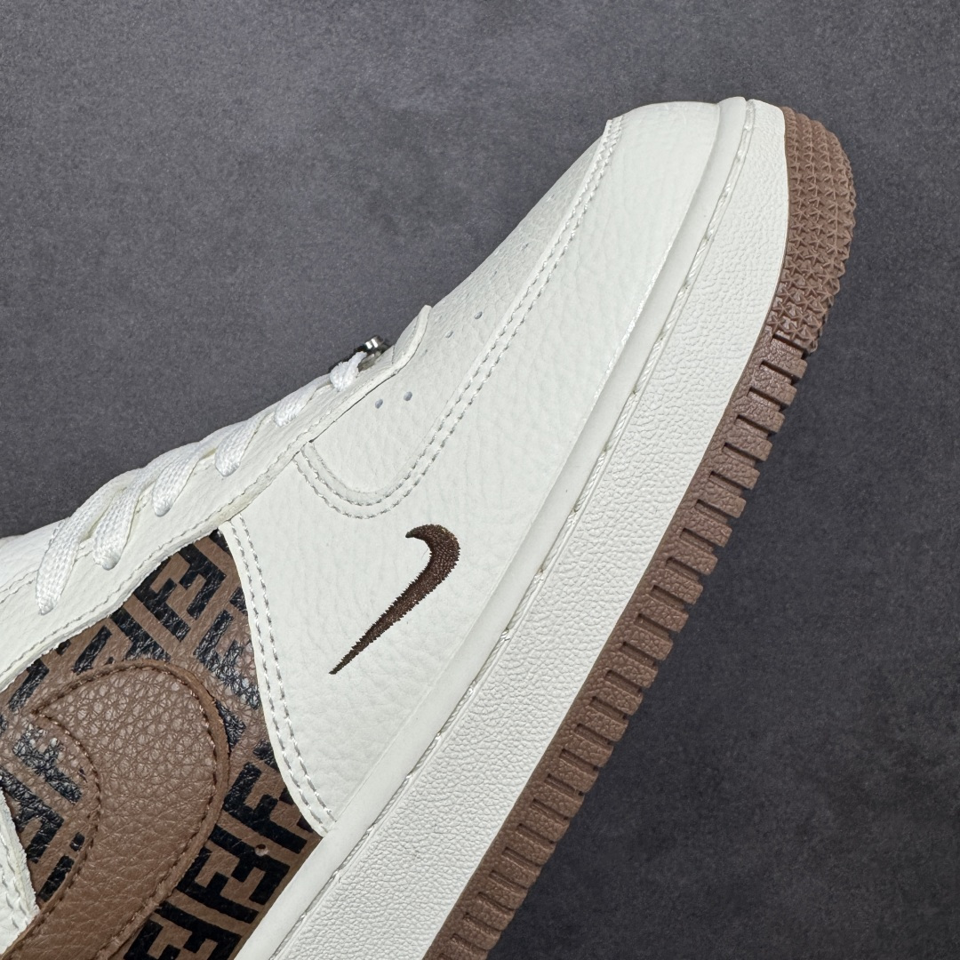 图片[5]-【定制版】NIke Air Force 1 \’07 Low “芬迪联名–复古白棕” 空军一号低帮 运动鞋 休闲鞋 折边针车 工艺难度大 原楦头原纸板 高端定制鞋盒 原厂鞋底 超高清洁度 细节完美 货号：XY9025-017 尺码：36 36.5 37.5 38 38.5 39 40 40.5 41 42 42.5 43 44 44.5 45-选品中心