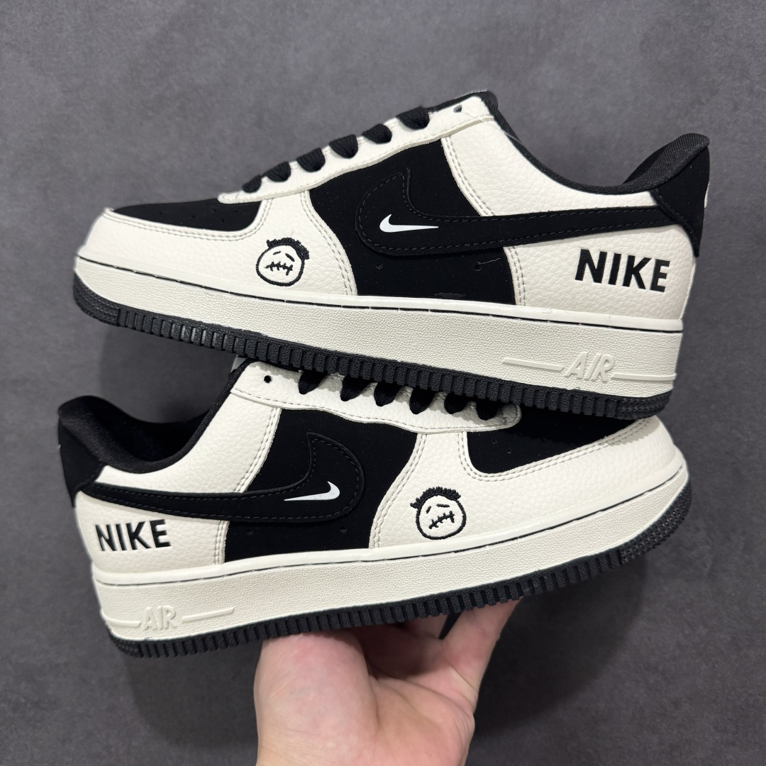 图片[9]-鬼脸街头潮流！Nike Air Force 1 Low 空军一号 爆款高端定制 黑白撞色，是少年感也是松弛感。熊猫配色+笑脸涂鸦，经典永不过时，日常出街回头率直接拉满！鞋身采用纹理皮革拼接材质，鞋头和鞋身侧面点缀笑脸涂鸦图案，后跟印有“NIKE”字样，兼具经典版型与潮流个性。 定制鞋盒 大厂纯原品质出货 超高清洁度 皮料切割干净无任何毛边 细节完美 货号：BK1916-005 尺码：36 36.5 37.5 38 38.5 39 40 40.5 41 42 42.5 43 44 44.5 45-选品中心