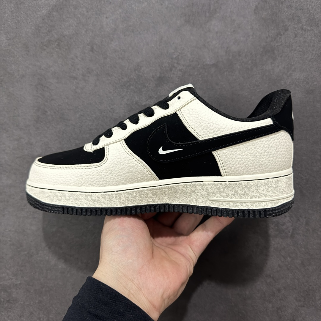 图片[2]-鬼脸街头潮流！Nike Air Force 1 Low 空军一号 爆款高端定制 黑白撞色，是少年感也是松弛感。熊猫配色+笑脸涂鸦，经典永不过时，日常出街回头率直接拉满！鞋身采用纹理皮革拼接材质，鞋头和鞋身侧面点缀笑脸涂鸦图案，后跟印有“NIKE”字样，兼具经典版型与潮流个性。 定制鞋盒 大厂纯原品质出货 超高清洁度 皮料切割干净无任何毛边 细节完美 货号：BK1916-005 尺码：36 36.5 37.5 38 38.5 39 40 40.5 41 42 42.5 43 44 44.5 45-选品中心