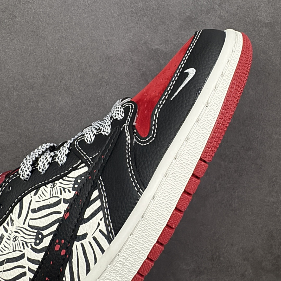 图片[5]-【定制版】2026新款定制限量发售高端定制 倒钩三方联名 Travis Scott x Fragment Design x Jordan Air Jordan 1 Low OG SP “马年限定联名——黑红斑马”- 经典黑红撞色+斑马纹爆裂纹，自带狂野街头基因，回头率200%。鞋身暗藏奔马刺绣，呼应2026马年主题，专属仪式感拉满 #定制鞋盒 大厂纯原品质出货 超高清洁度 皮料切割干净无任何毛边 细节完美 货号：DZ2688-109 尺码：36 36.5 37.5 38 38.5 39 40 40.5 41 42 42.5 43 44 44.5 45-选品中心