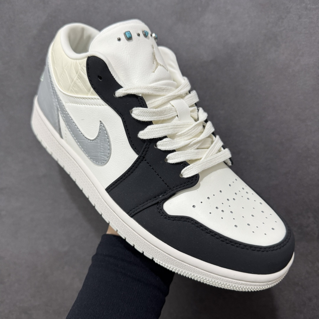 图片[3]-【H11版本】耐克Nike Air Jordan 1 AJ1经典复古经典低帮百搭文化篮球鞋 IO2242-101 公司级真标半码制#原档案原数据开发版型#采用荔枝纹头层皮革鞋面材质#原厂立体填充鞋舌海绵#中底注胶孔及缜密中底拉帮工艺#原数据开发模具大底 尺码：35.5 36 36.5 37.5 38 38.5 39 40 40.5 41 42 42.5 43 44 44.5 45 46 47.5 编码：H11B250260-选品中心