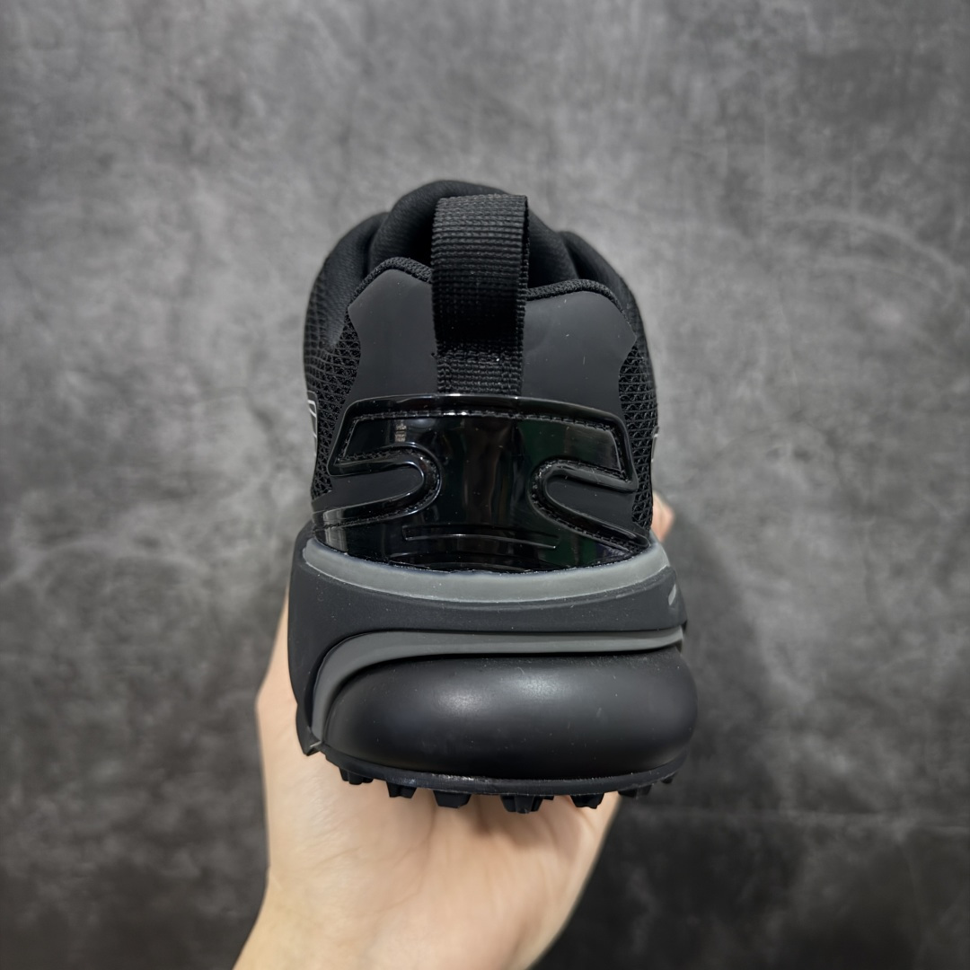 图片[4]-【YS纯原】莞产顶级 LOUIS VUITTON LV Runner Tatic Line Sneakers 2024 秋冬新款男士运动鞋系列 白色透气运动鞋 ✦ 鞋头与鞋跟采用粒面小牛皮 ✦ 手工打磨处理，并饰有 Monogram 细节 ✦ 配色涵盖黑白单色系 ✦ 以及白底搭配亮绿、海军蓝等对比方案 ✦ 鞋舌饰 LV 缩写 ✦ 后跟标注 Louis Vuitton 签名 ✦ 同季同步推出 LV Trainer Line ✦ LV Trainer Distressed 小牛皮鞋面结合银色铆钉与 LV 金属细节 复古光滑皮革＋凝胶注入外底，风格更偏街头 以健行鞋为灵感，融合网布与技术胶带材质 侧面标志性 LV 标识，搭配快速系带系统 鞋带点缀 Monogram 与 LV 元素 轻量耐磨橡胶外底，兼顾实穿与造型感 尺码：39-45-选品中心