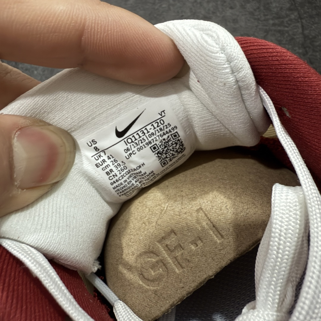 图片[7]-【XE纯原版】Nike Air Zoom Vomero 18 全新科技运动跑鞋IQ1131-120    目前市场最强品质 原版购入开发 鞋面采用硅胶发泡立体印刷 分体式组合大底 上层超临界ZOOM X泡棉 下层一次ReactX泡棉 区别市场一体底 超高质检清洁度 一切材质配件均与原版一致 原楦原纸板开发 匹配原版98%以上 完美弧度版型 原厂鞋标 立体反光鞋盒标 鞋盒防撞海绵 高端玩家必推版本 高价零售必推版本 欢迎对比市面任意版本‼️ 这双鞋简直是时尚与科技的完美融合。 经典黑色鞋面，质感爆棚，搭配超亮眼的银色大勾子，瞬间成为街头焦点。不仅颜值在线，缓震性能更是一绝 不管是日常出街还是慢跑锻炼，都能给双脚极致舒适体验。  码数超全，36-46码任你选！别犹豫啦，穿上它，轻松走出潮流范，开启你的时尚运动新旅程！ 码段：36-46-选品中心