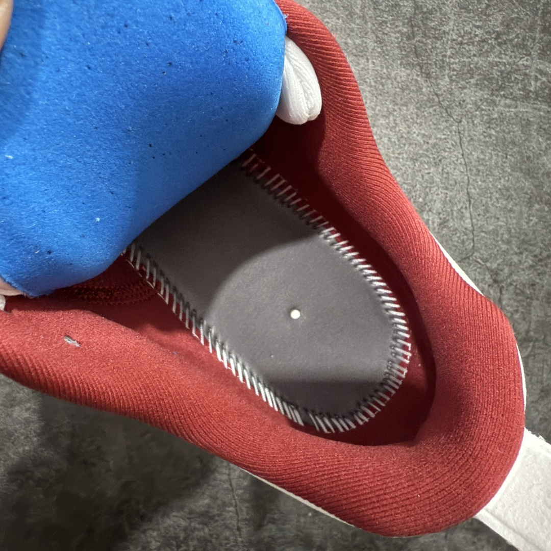 图片[9]-【XE纯原版】Nike Air Zoom Vomero 18 全新科技运动跑鞋IQ1131-120    目前市场最强品质 原版购入开发 鞋面采用硅胶发泡立体印刷 分体式组合大底 上层超临界ZOOM X泡棉 下层一次ReactX泡棉 区别市场一体底 超高质检清洁度 一切材质配件均与原版一致 原楦原纸板开发 匹配原版98%以上 完美弧度版型 原厂鞋标 立体反光鞋盒标 鞋盒防撞海绵 高端玩家必推版本 高价零售必推版本 欢迎对比市面任意版本‼️ 这双鞋简直是时尚与科技的完美融合。 经典黑色鞋面，质感爆棚，搭配超亮眼的银色大勾子，瞬间成为街头焦点。不仅颜值在线，缓震性能更是一绝 不管是日常出街还是慢跑锻炼，都能给双脚极致舒适体验。  码数超全，36-46码任你选！别犹豫啦，穿上它，轻松走出潮流范，开启你的时尚运动新旅程！ 码段：36-46-选品中心