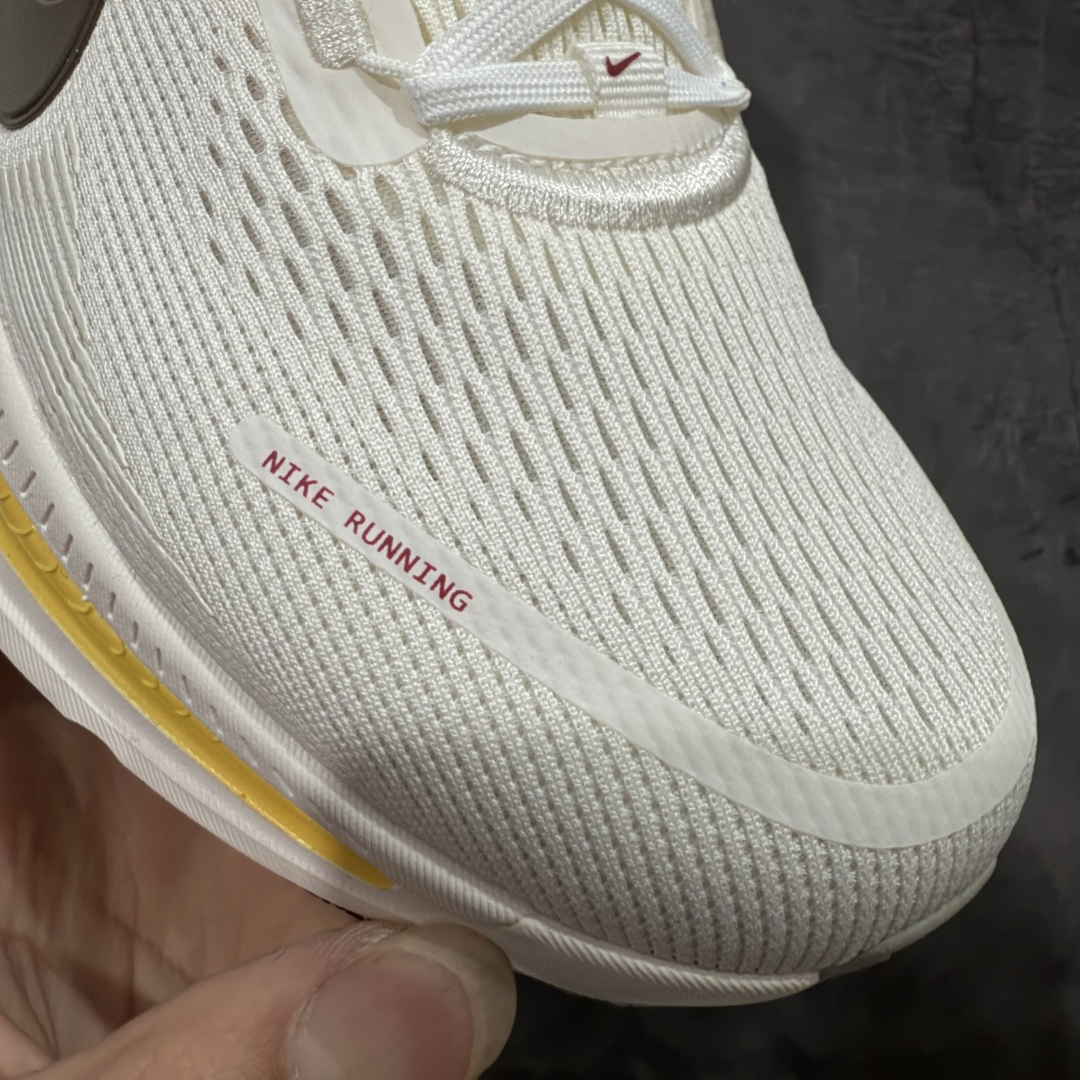 图片[5]-【XE纯原版】Nike Air Zoom Vomero 18 全新科技运动跑鞋IQ1131-120    目前市场最强品质 原版购入开发 鞋面采用硅胶发泡立体印刷 分体式组合大底 上层超临界ZOOM X泡棉 下层一次ReactX泡棉 区别市场一体底 超高质检清洁度 一切材质配件均与原版一致 原楦原纸板开发 匹配原版98%以上 完美弧度版型 原厂鞋标 立体反光鞋盒标 鞋盒防撞海绵 高端玩家必推版本 高价零售必推版本 欢迎对比市面任意版本‼️ 这双鞋简直是时尚与科技的完美融合。 经典黑色鞋面，质感爆棚，搭配超亮眼的银色大勾子，瞬间成为街头焦点。不仅颜值在线，缓震性能更是一绝 不管是日常出街还是慢跑锻炼，都能给双脚极致舒适体验。  码数超全，36-46码任你选！别犹豫啦，穿上它，轻松走出潮流范，开启你的时尚运动新旅程！ 码段：36-46-选品中心