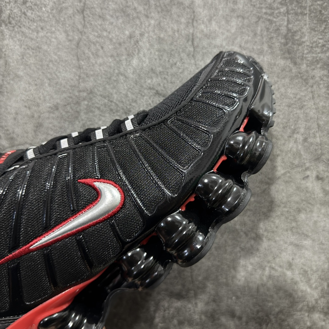 图片[6]-【Max纯原版】原版开发 Nike Shox TL系列 黑红色 CN0151-003 NK Shox TL系列 黑色 复古舒适百搭防滑耐磨低邦柱形气垫休闲跑步鞋 鞋面采用了轻质化的材料打造，搭载鞋带系带系统以及鞋舌部分的特殊控制模块，科技感十足；采用透气纺织品和网眼鞋面与标志性的Nike Shox技术，同时提供更轻盈的感觉和大胆的外观；鞋身大面积采用织物与皮革材质拼接设计，搭配Dri-FITz透气网面，透气性拉满不闷脚。中底前掌搭载Air Max科技，后掌配置Shoxy缓震气柱，前掌气垫提供灵敏回弹，中底的气柱设计也很加分，外观上科技感十足；设计彰显个性，复古造型适配多种穿搭风格。 尺码：39 40 40.5 41 42 42.5 43 44 44.5 45 45.5 46 46.5 47.5-选品中心