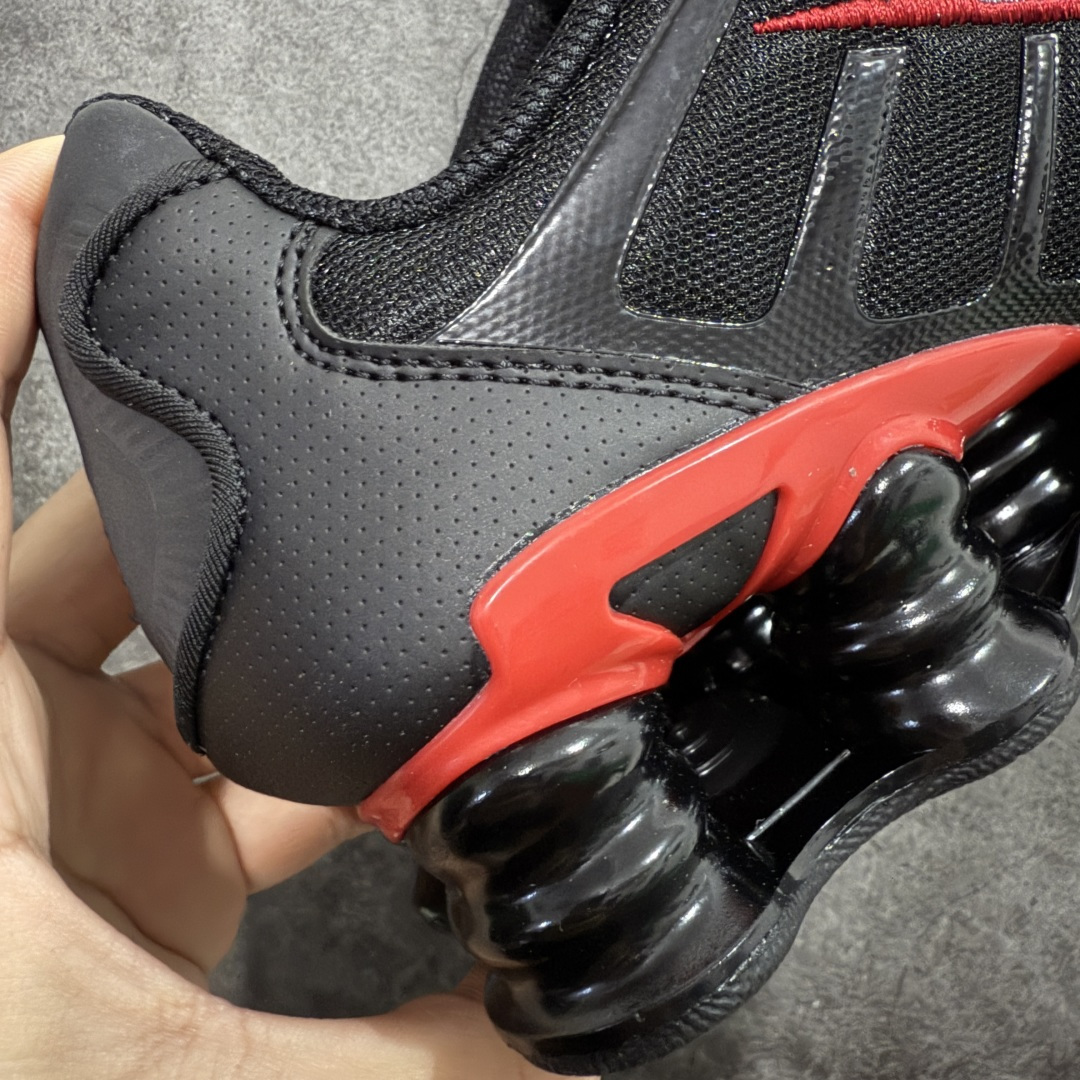 图片[3]-【Max纯原版】原版开发 Nike Shox TL系列 黑红色 CN0151-003 NK Shox TL系列 黑色 复古舒适百搭防滑耐磨低邦柱形气垫休闲跑步鞋 鞋面采用了轻质化的材料打造，搭载鞋带系带系统以及鞋舌部分的特殊控制模块，科技感十足；采用透气纺织品和网眼鞋面与标志性的Nike Shox技术，同时提供更轻盈的感觉和大胆的外观；鞋身大面积采用织物与皮革材质拼接设计，搭配Dri-FITz透气网面，透气性拉满不闷脚。中底前掌搭载Air Max科技，后掌配置Shoxy缓震气柱，前掌气垫提供灵敏回弹，中底的气柱设计也很加分，外观上科技感十足；设计彰显个性，复古造型适配多种穿搭风格。 尺码：39 40 40.5 41 42 42.5 43 44 44.5 45 45.5 46 46.5 47.5-选品中心