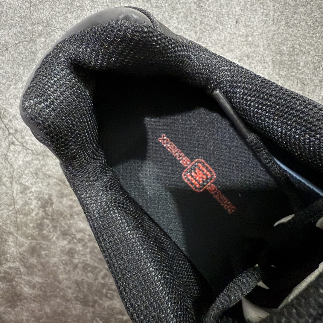 图片[8]-【Max纯原版】原版开发 Nike Shox TL系列 黑红色 CN0151-003 NK Shox TL系列 黑色 复古舒适百搭防滑耐磨低邦柱形气垫休闲跑步鞋 鞋面采用了轻质化的材料打造，搭载鞋带系带系统以及鞋舌部分的特殊控制模块，科技感十足；采用透气纺织品和网眼鞋面与标志性的Nike Shox技术，同时提供更轻盈的感觉和大胆的外观；鞋身大面积采用织物与皮革材质拼接设计，搭配Dri-FITz透气网面，透气性拉满不闷脚。中底前掌搭载Air Max科技，后掌配置Shoxy缓震气柱，前掌气垫提供灵敏回弹，中底的气柱设计也很加分，外观上科技感十足；设计彰显个性，复古造型适配多种穿搭风格。 尺码：39 40 40.5 41 42 42.5 43 44 44.5 45 45.5 46 46.5 47.5-选品中心