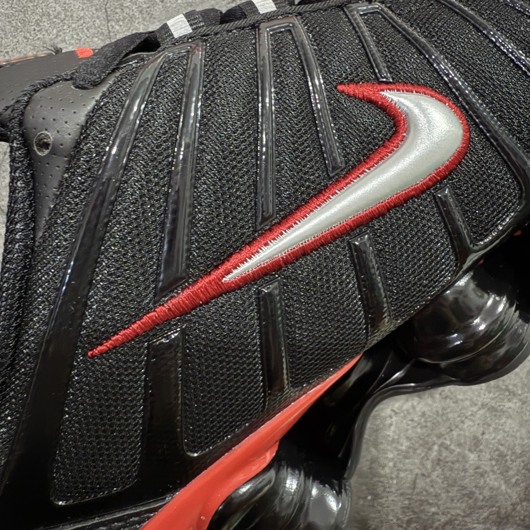 图片[4]-【Max纯原版】原版开发 Nike Shox TL系列 黑红色 CN0151-003 NK Shox TL系列 黑色 复古舒适百搭防滑耐磨低邦柱形气垫休闲跑步鞋 鞋面采用了轻质化的材料打造，搭载鞋带系带系统以及鞋舌部分的特殊控制模块，科技感十足；采用透气纺织品和网眼鞋面与标志性的Nike Shox技术，同时提供更轻盈的感觉和大胆的外观；鞋身大面积采用织物与皮革材质拼接设计，搭配Dri-FITz透气网面，透气性拉满不闷脚。中底前掌搭载Air Max科技，后掌配置Shoxy缓震气柱，前掌气垫提供灵敏回弹，中底的气柱设计也很加分，外观上科技感十足；设计彰显个性，复古造型适配多种穿搭风格。 尺码：39 40 40.5 41 42 42.5 43 44 44.5 45 45.5 46 46.5 47.5-选品中心