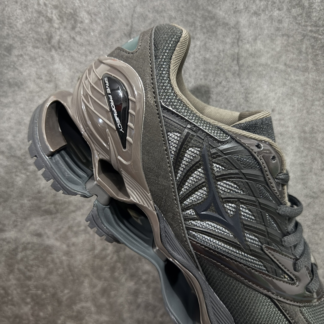 图片[7]-【纯原版】Mizuno 美津侬 WAVE PROPHECY 14S 复古时尚休闲舒适运动跑步鞋 美津浓WAVE机械缓震 可以说是机械缓震跑鞋科技的翘楚有着非凡的适应性，有着充分而持久的缓震能力和轻量化设计，是一双可以陪伴我们日常训练甚至是半马比赛的跑鞋，无论是“跑步初哥”还是“精英老鸟”，只要不是比较夸张的大体重人群，都可以穿着WAVE RIDER 来跑步。如果你不知道跑步穿什么鞋，不知道给别人推荐什么鞋，那么选“美津浓 ” 尺码：36-45-选品中心