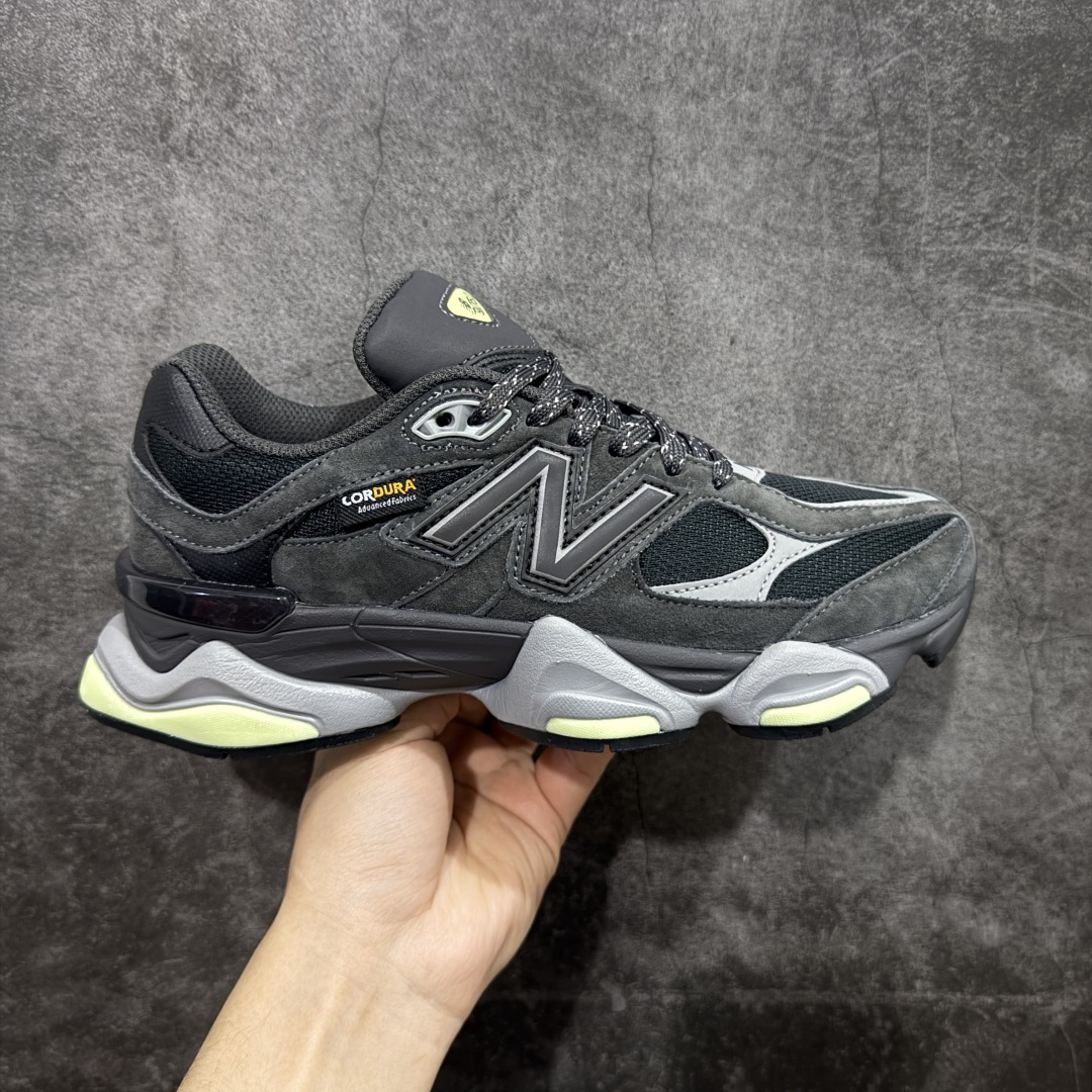 【纯原版】 New Balance NB9060 联名款 复古休闲运动慢跑鞋 U90602P8 全套原楦原纸板原厂数据开发 进口三明治网面 原装进口翻毛皮料正确绒感卡色 正确中底拉帮中底网布细节 原厂标裁 带紫光防伪 定制后跟透明水晶模块 冲裁组合 大底贴合程度胶水上色把控完美 整洁度挑战全网艺术家 多道序QC把关品质完善 匠心打造 耗时两个月开发完成 工艺极其复杂难度可想而知 新开独立私模大底 全网唯一正确六层组合大底 高端零售专供产物 尺码：36 37 37.5 38 38.5 39 40 40.5 41 42 42.5 43 44 45 46.5-选品中心