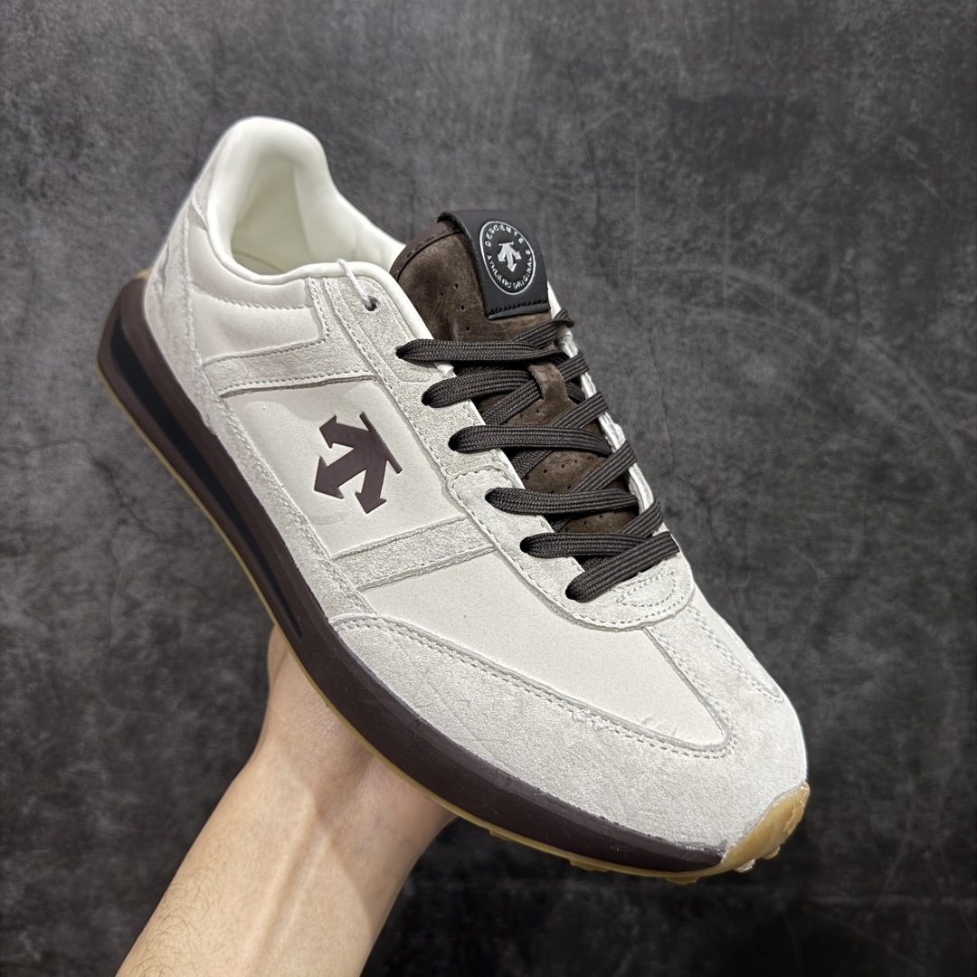 图片[3]-【纯原版】迪桑特DESCENTE Chron TRAINER 运动简约 低帮 生活休闲鞋 市面最优品质 区别市场版本 DESCENTE（迪桑特）创立于1935年，品牌名取自法语词汇，意为“滑降”。品牌箭头标识代表滑雪的三种技术“高速直线滑行”、“穿越”和“侧滑”，也寓意品牌在打造高端专业运动产品中不断追求完美的创新精神，致力于成为中国高端专业滑雪、综训、女子、铁人三项、高尔夫的第一品牌。 尺码：36 36.5 37 38 38.5 39 40 40.5 41 42 42.5 43 44 44.5 45-选品中心