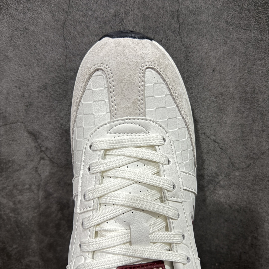 图片[5]-【纯原版】迪桑特DESCENTE Chron TRAINER 运动简约 低帮 生活休闲鞋 马年限定 市面最优品质 区别市场版本 DESCENTE（迪桑特）创立于1935年，品牌名取自法语词汇，意为“滑降”。品牌箭头标识代表滑雪的三种技术“高速直线滑行”、“穿越”和“侧滑”，也寓意品牌在打造高端专业运动产品中不断追求完美的创新精神，致力于成为中国高端专业滑雪、综训、女子、铁人三项、高尔夫的第一品牌。 尺码：36 36.5 37 38 38.5 39 40 40.5 41 42 42.5 43 44 44.5 45-选品中心