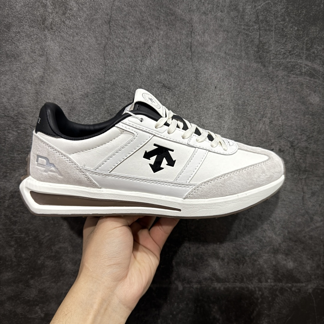 【纯原版】迪桑特DESCENTE Chron TRAINER 运动简约 低帮 生活休闲鞋 市面最优品质 区别市场版本 DESCENTE(迪桑特)创立于1935年,品牌名取自法语词汇,意为“滑降”。品牌箭头标识代表滑雪的三种技术“高速直线滑行”、“穿越”和“侧滑”,也寓意品牌在打造高端专业运动产品中不断追求完美的创新精神,致力于成为中国高端专业滑雪、综训、女子、铁人三项、高尔夫的第一品牌。 尺码:36 36.5 37 38 38.5 39 40 40.5 41 42 42.5 43 44 44.5 45-选品中心