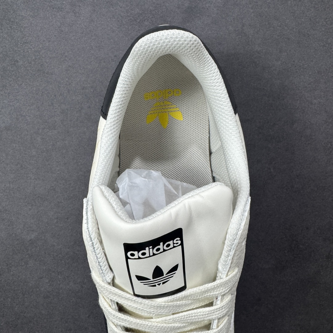 图片[7]-【定制版】马年新款海外定制限量发售 Adidas Originals“马年联名限定-金墨奔马”保留标志性贝壳头，鞋身采用金墨手绘风格的群马奔腾图案，后跟搭配 “马到功成” 书法字体，头层皮革鞋面细腻有光泽，金色印花层次分明，黑鞋尾强化视觉对比，把国风艺术与新年祝福直接穿在脚上，步步皆有好运加持。 货号：LX0913 尺码：36 36.5 37.5 38 38.5 39 40 40.5 41 42 42.5 43 44 44.5 45-选品中心