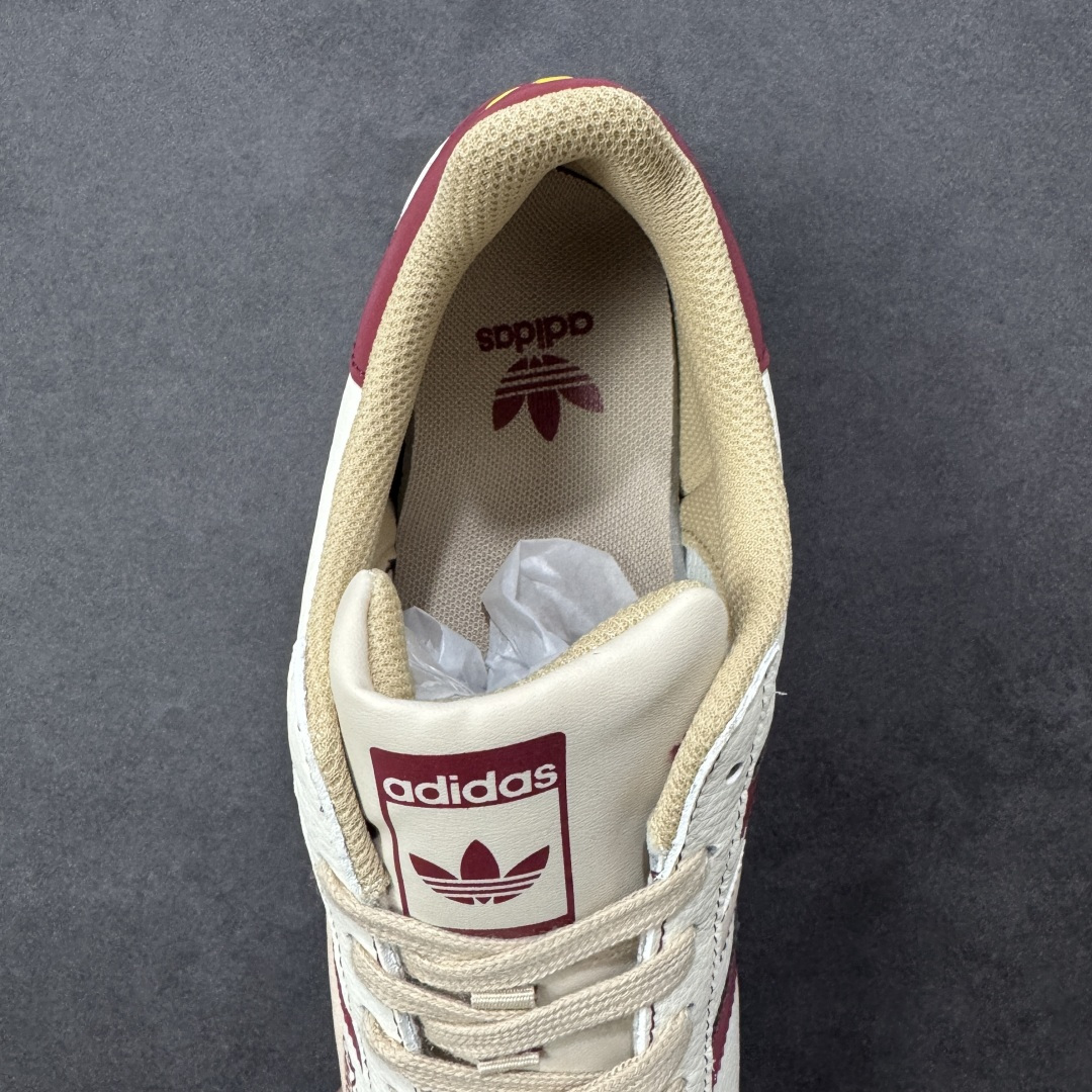 图片[7]-【定制版】马年新款海外定制限量发售 Adidas Originals“马年联名限定-白红经典”保留标志性贝壳头，鞋头印着萌趣红马标识，后跟点缀烫金2026+ 奔马图案，酒红撞色呼应新年氛围，把 “红金踏福、马到功成” 的祝福融入复古鞋型，酒红 + 浅棕渐变条纹打破单调，复古鞋型融合温柔质感，既是街头潮鞋也是新年氛围感利器。 货号：LX0917 尺码：36 36.5 37.5 38 38.5 39 40 40.5 41 42 42.5 43 44 44.5 45-选品中心