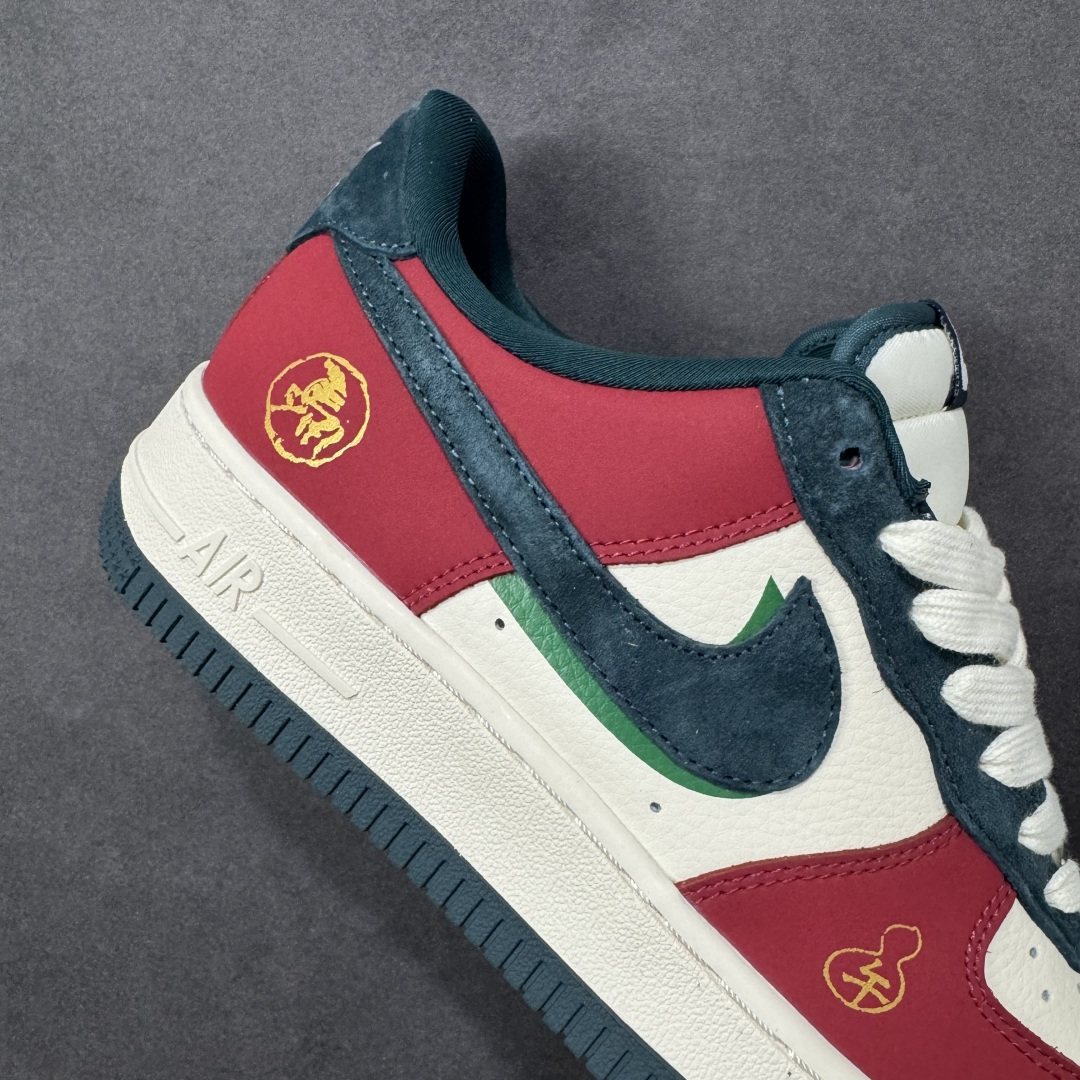 图片[6]-【定制版】国潮马年惊喜上线 AIR FORCE 1 红黑白撞色演绎国风美学，鞋身马形烫金印花与挂饰呼应2026生肖主题，细节处暗藏中式吉祥寓意。皮革与麂皮拼接提升质感，Air气垫底保障日常舒适，既能适配新年红装，也能点亮街头造型，是兼具文化氛围与潮流属性的年度鞋款。 货号：HT5088-622 尺码：36 36.5 37.5 38 38.5 39 40 40.5 41 42 42.5 43 44 44.5 45-选品中心