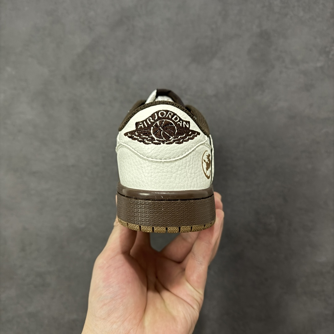 图片[4]-【定制版】高端定制 Travis Scott x Jordan 1 Low 马年限定-白棕云纹 倒勾低帮休闲版本 高级夜光效果 原厂全头层皮 大厂纯原品质出货 纯正版型 定制鞋盒 皮料切割干净无任何毛边 细节完美 超高清洁度 货号：NH0601-061 尺码：36 36.5 37.5 38 38.5 39 40 40.5 41 42 42.5 43 44 44.5 45-选品中心
