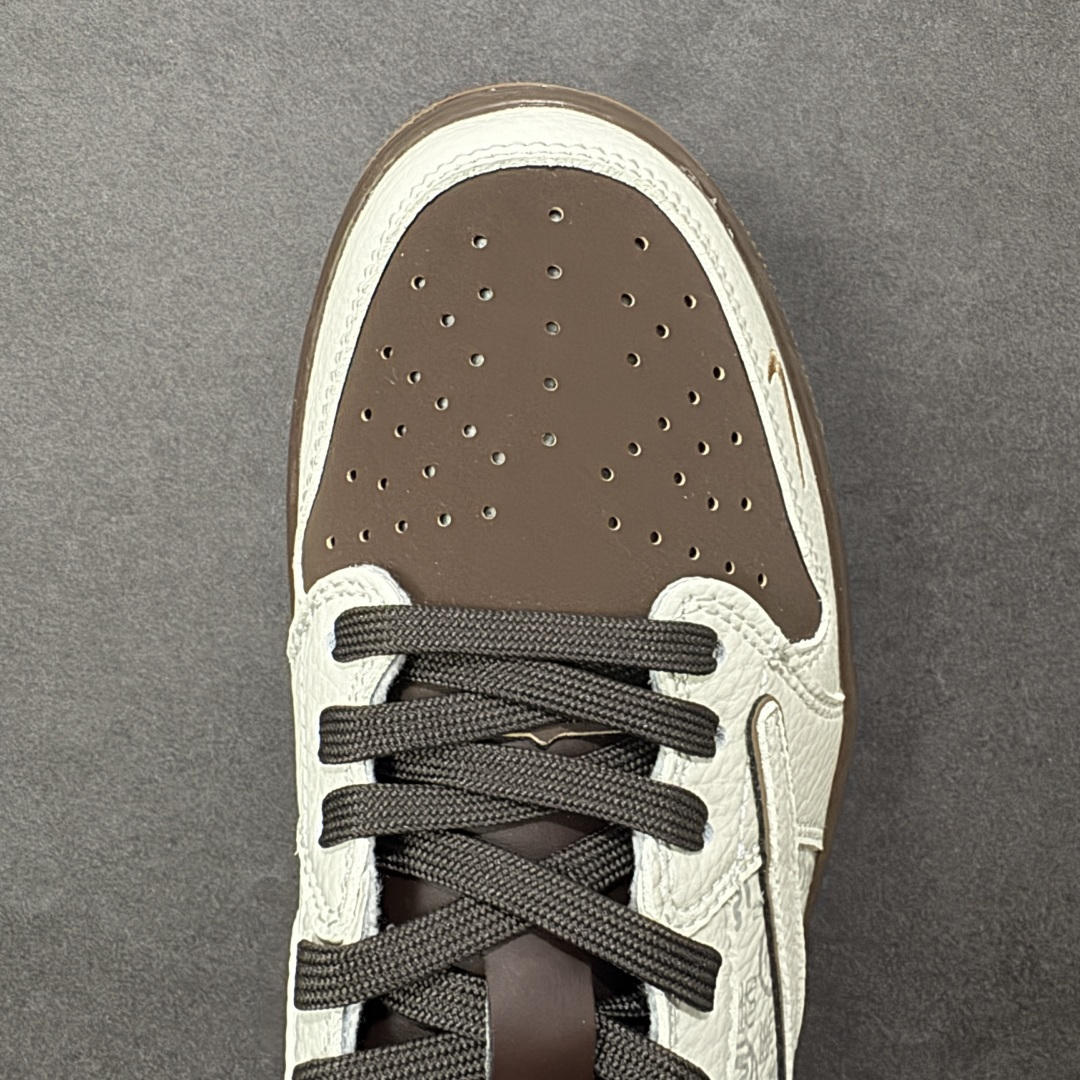 图片[8]-【定制版】高端定制 Travis Scott x Jordan 1 Low 马年限定-白棕云纹 倒勾低帮休闲版本 高级夜光效果 原厂全头层皮 大厂纯原品质出货 纯正版型 定制鞋盒 皮料切割干净无任何毛边 细节完美 超高清洁度 货号：NH0601-061 尺码：36 36.5 37.5 38 38.5 39 40 40.5 41 42 42.5 43 44 44.5 45-选品中心