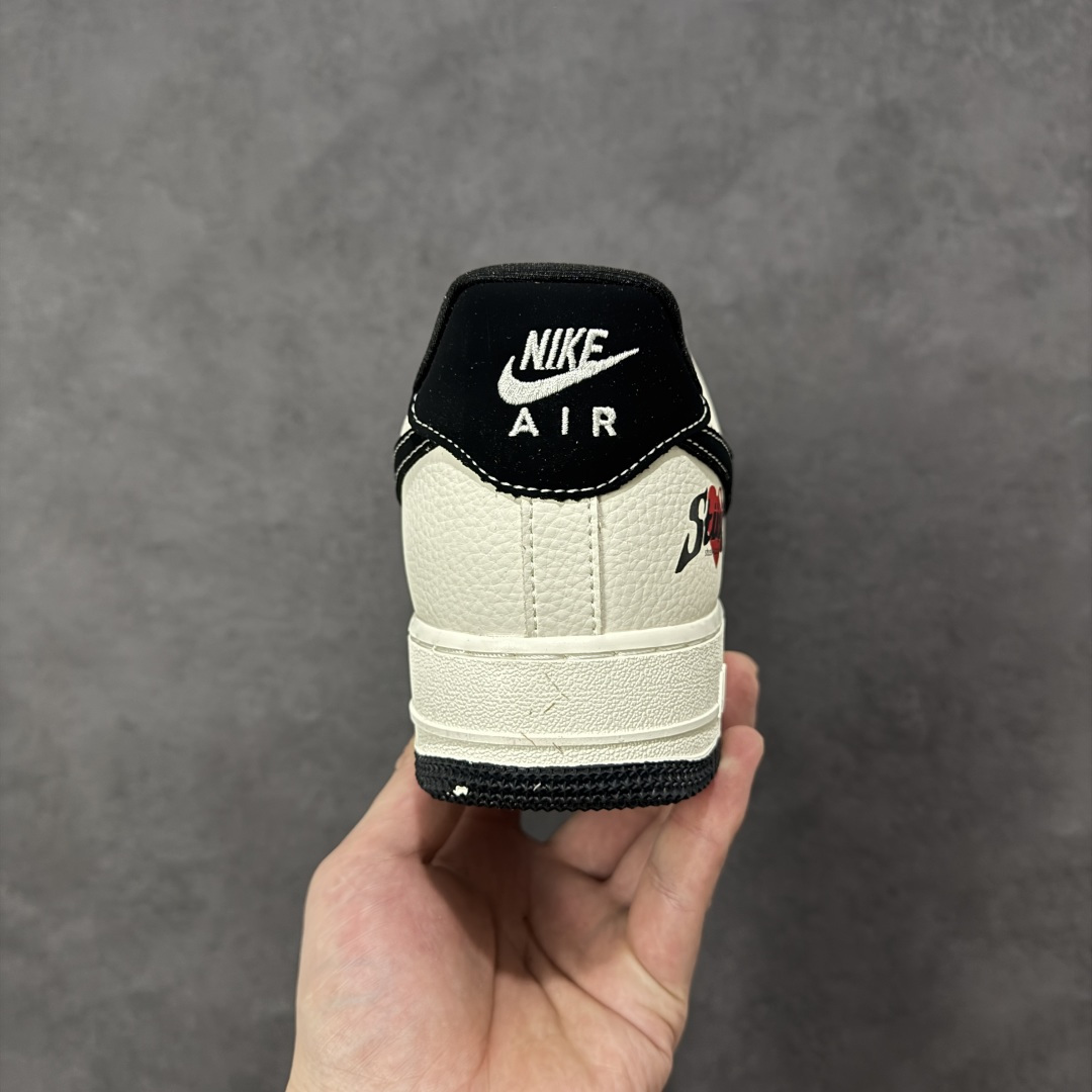 图片[4]-【定制版】Nike Air Force 1\’07 Low 情人节主题 空军一号低帮休闲板鞋  #原楦头原纸板 高端定制鞋盒 原厂鞋底 超高清洁度 细节完美 货号：DW8806-006  尺码：36 36.5 37.5 38 38.5 39 40 40.5 41 42 42.5 43 44 44.5 45-选品中心