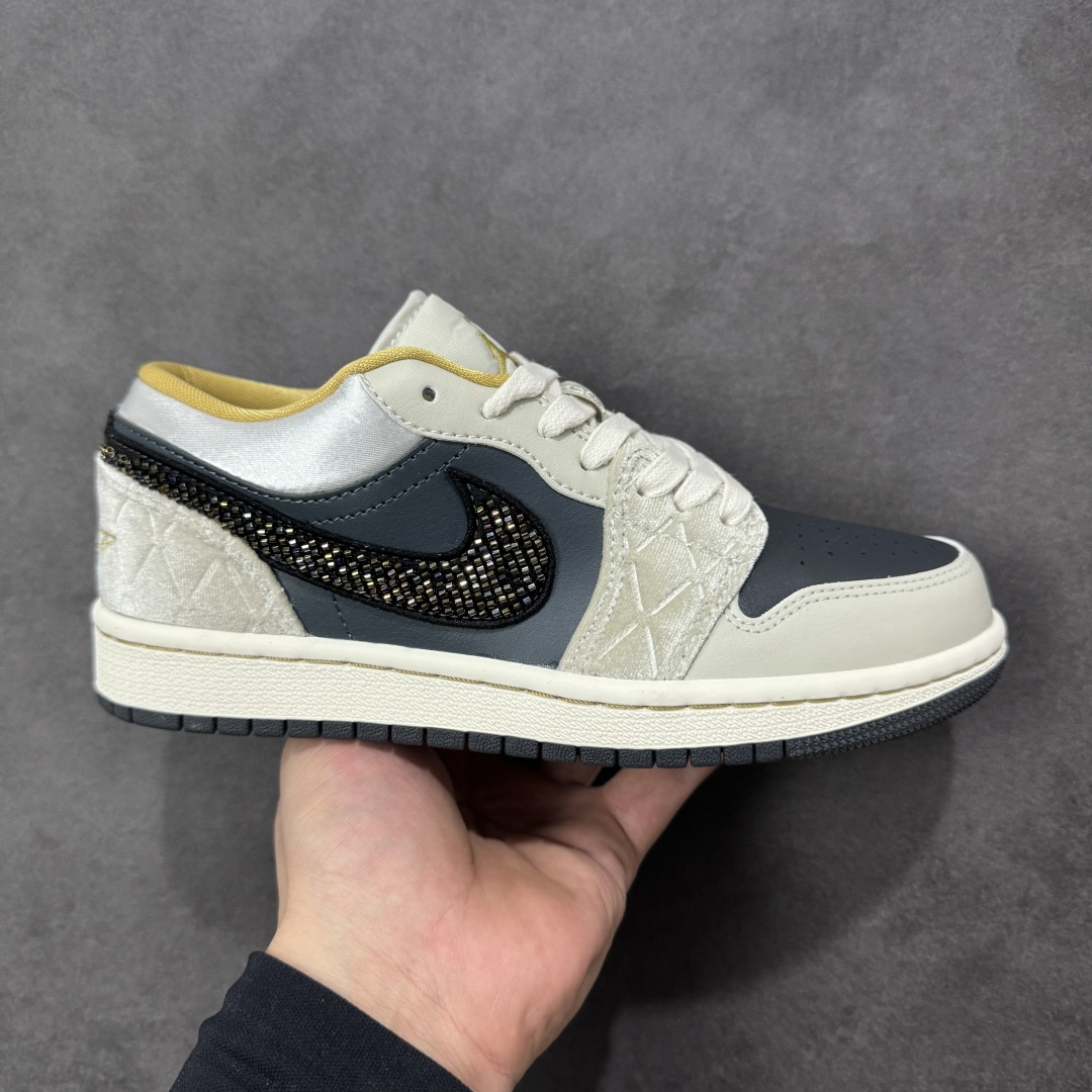 【H11版本】耐克Nike Air Jordan 1 AJ1经典复古经典低帮百搭文化篮球鞋 DV1762-001 公司级真标半码制#原档案原数据开发版型#采用荔枝纹头层皮革鞋面材质#原厂立体填充鞋舌海绵#中底注胶孔及缜密中底拉帮工艺#原数据开发模具大底 尺码：35.5 36 36.5 37.5 38 38.5 39 40 40.5 41 42 42.5 43 44 44.5 45 46 47.5 编码：H11B250260-选品中心