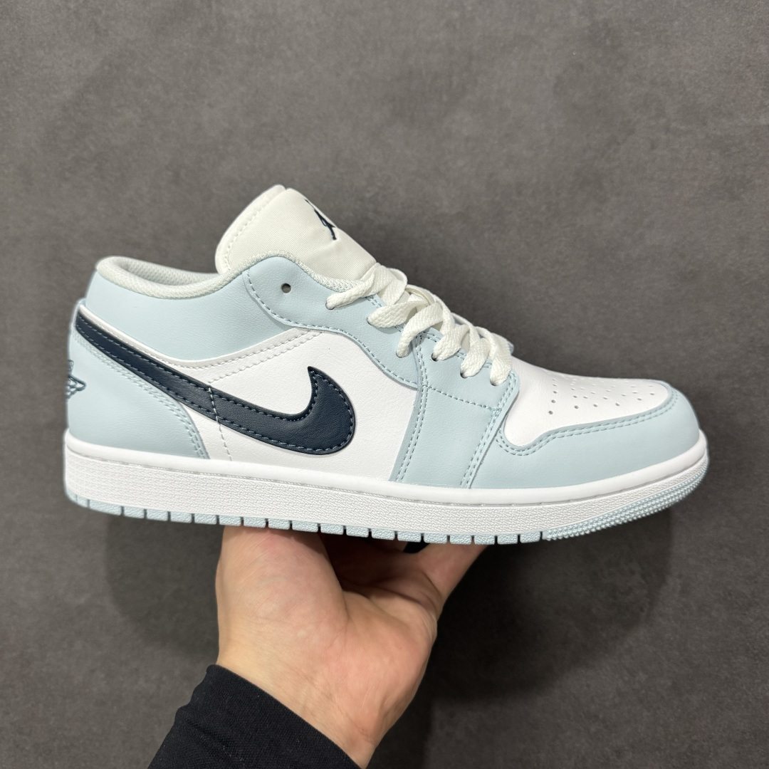 【H11版本】耐克Nike Air Jordan 1 AJ1经典复古经典低帮百搭文化篮球鞋 553558-400 公司级真标半码制#原档案原数据开发版型#采用荔枝纹头层皮革鞋面材质#原厂立体填充鞋舌海绵#中底注胶孔及缜密中底拉帮工艺#原数据开发模具大底 尺码:35.5 36 36.5 37.5 38 38.5 39 40 40.5 41 42 42.5 43 44 44.5 45 46 47.5 编码:H11B250260-选品中心