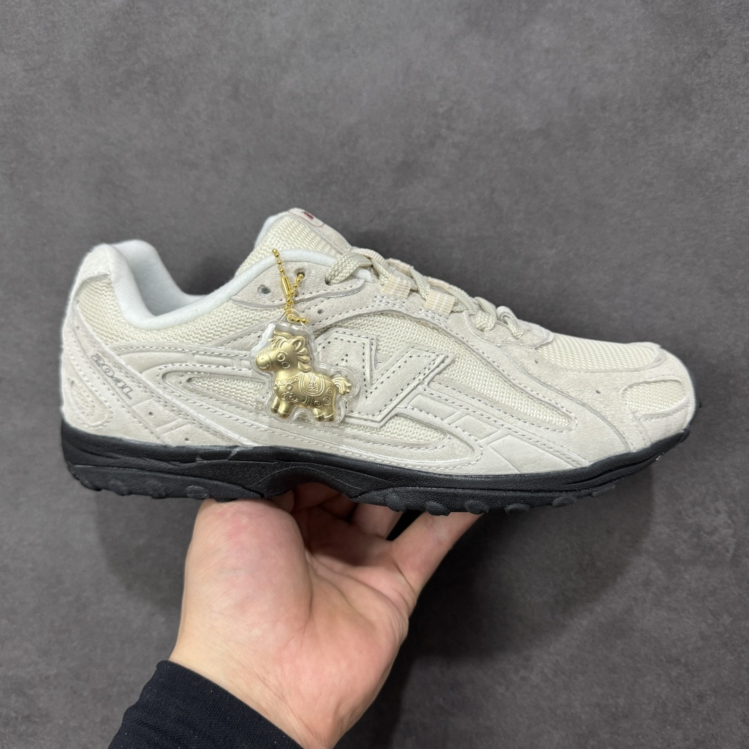 【公司级】New Balance 新百伦204 复古休闲运动百搭老爹跑步鞋 #采用猪巴革组合网织鞋面材质 #3层组合底模精密开发 #中底嵌入碳板缓震及后跟嵌入TPU装饰条稳固 货号： U204L8OV 尺码：36 37 37.5 38 38.5 39.5 40 40.5 41.5 42 42.5 43 44 44.5 45-选品中心