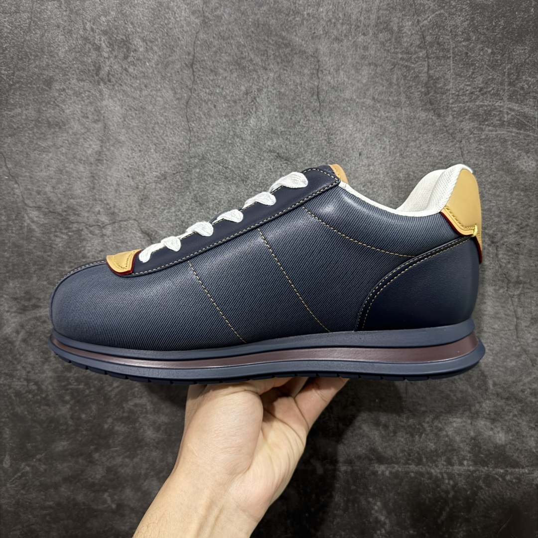 图片[2]-【YS纯原】莞产顶级 大厂出品 品控稳定 LOUIS VUITTON × NIGO 联名款 Buttersoft FW25 牛皮革 / 羊皮革 · 压纹 · 系带圆头 · 低帮 ✦ LV × Nigo 联名 FW25 最新 Buttersoft 系列 ✦ 菲董操刀设计，阿甘鞋轮廓融合面包鞋风格 ✦ 鞋型饱满但比例克制，上脚呈现慵懒高级感 ✦ 厚鞋舌＋宽鞋带结构 ✦ 鞋面采用头层牛皮＋羊皮革压纹 ✦ 皮质细腻，纹理自然，耐看耐穿 ✦ 鞋底为原版开模防滑 TPU 大底 ✦ 全系列暴力拆借 原版开发 ✦ 结构、比例与用料统一度高 尺码：35–45-选品中心