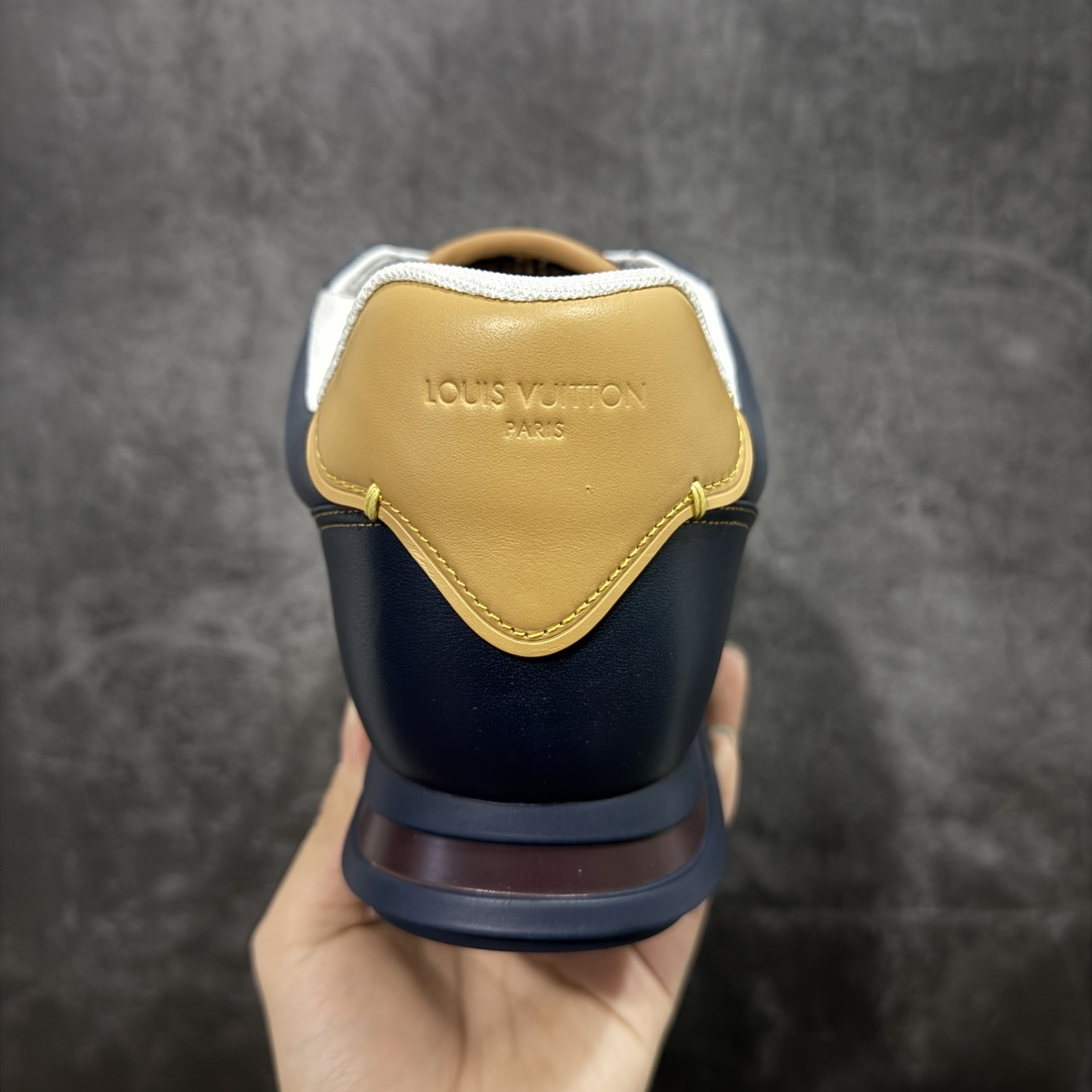 图片[4]-【YS纯原】莞产顶级 大厂出品 品控稳定 LOUIS VUITTON × NIGO 联名款 Buttersoft FW25 牛皮革 / 羊皮革 · 压纹 · 系带圆头 · 低帮 ✦ LV × Nigo 联名 FW25 最新 Buttersoft 系列 ✦ 菲董操刀设计，阿甘鞋轮廓融合面包鞋风格 ✦ 鞋型饱满但比例克制，上脚呈现慵懒高级感 ✦ 厚鞋舌＋宽鞋带结构 ✦ 鞋面采用头层牛皮＋羊皮革压纹 ✦ 皮质细腻，纹理自然，耐看耐穿 ✦ 鞋底为原版开模防滑 TPU 大底 ✦ 全系列暴力拆借 原版开发 ✦ 结构、比例与用料统一度高 尺码：35–45-选品中心