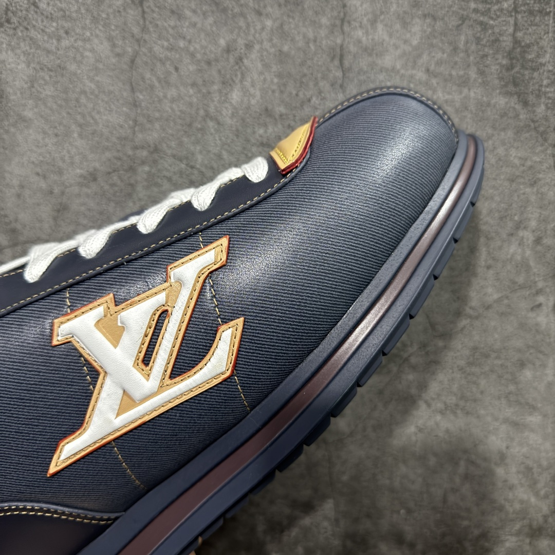 图片[6]-【YS纯原】莞产顶级 大厂出品 品控稳定 LOUIS VUITTON × NIGO 联名款 Buttersoft FW25 牛皮革 / 羊皮革 · 压纹 · 系带圆头 · 低帮 ✦ LV × Nigo 联名 FW25 最新 Buttersoft 系列 ✦ 菲董操刀设计，阿甘鞋轮廓融合面包鞋风格 ✦ 鞋型饱满但比例克制，上脚呈现慵懒高级感 ✦ 厚鞋舌＋宽鞋带结构 ✦ 鞋面采用头层牛皮＋羊皮革压纹 ✦ 皮质细腻，纹理自然，耐看耐穿 ✦ 鞋底为原版开模防滑 TPU 大底 ✦ 全系列暴力拆借 原版开发 ✦ 结构、比例与用料统一度高 尺码：35–45-选品中心