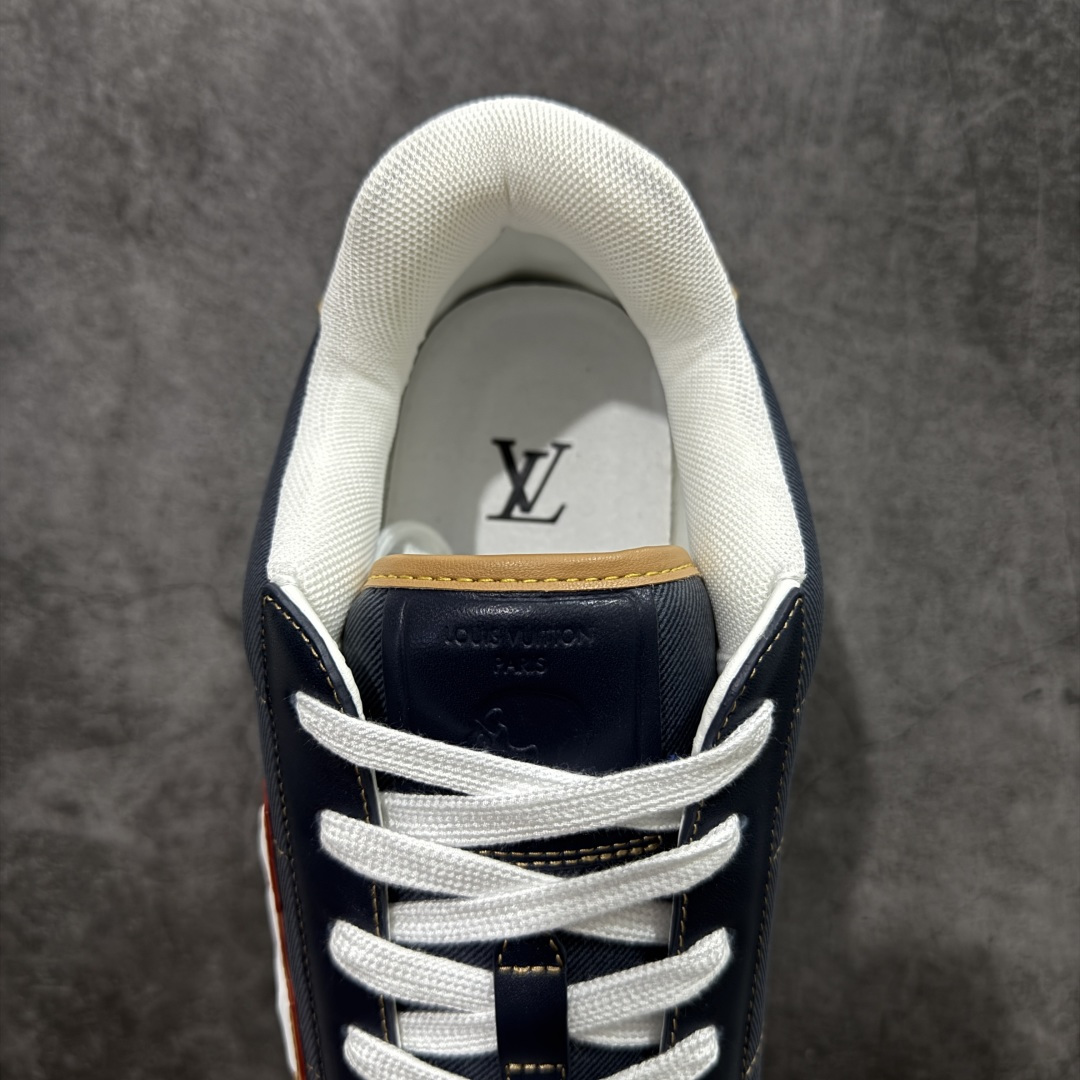 图片[8]-【YS纯原】莞产顶级 大厂出品 品控稳定 LOUIS VUITTON × NIGO 联名款 Buttersoft FW25 牛皮革 / 羊皮革 · 压纹 · 系带圆头 · 低帮 ✦ LV × Nigo 联名 FW25 最新 Buttersoft 系列 ✦ 菲董操刀设计，阿甘鞋轮廓融合面包鞋风格 ✦ 鞋型饱满但比例克制，上脚呈现慵懒高级感 ✦ 厚鞋舌＋宽鞋带结构 ✦ 鞋面采用头层牛皮＋羊皮革压纹 ✦ 皮质细腻，纹理自然，耐看耐穿 ✦ 鞋底为原版开模防滑 TPU 大底 ✦ 全系列暴力拆借 原版开发 ✦ 结构、比例与用料统一度高 尺码：35–45-选品中心