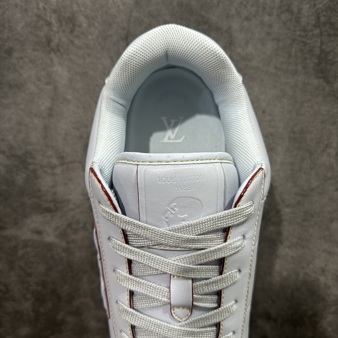 图片[8]-【YS纯原】莞产顶级 大厂出品 品控稳定 LOUIS VUITTON × NIGO 联名款 Buttersoft FW25 牛皮革 / 羊皮革 · 压纹 · 系带圆头 · 低帮 ✦ LV × Nigo 联名 FW25 最新 Buttersoft 系列 ✦ 菲董操刀设计，阿甘鞋轮廓融合面包鞋风格 ✦ 鞋型饱满但比例克制，上脚呈现慵懒高级感 ✦ 厚鞋舌＋宽鞋带结构 ✦ 鞋面采用头层牛皮＋羊皮革压纹 ✦ 皮质细腻，纹理自然，耐看耐穿 ✦ 鞋底为原版开模防滑 TPU 大底 ✦ 全系列暴力拆借 原版开发 ✦ 结构、比例与用料统一度高 尺码：35–45-选品中心