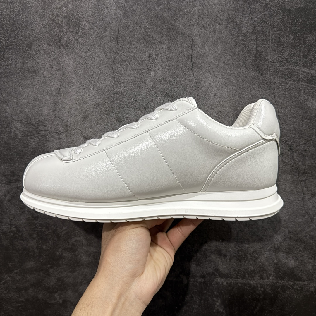 图片[2]-【YS纯原】莞产顶级 大厂出品 品控稳定 LOUIS VUITTON × NIGO 联名款 Buttersoft FW25 牛皮革 / 羊皮革 · 压纹 · 系带圆头 · 低帮 ✦ LV × Nigo 联名 FW25 最新 Buttersoft 系列 ✦ 菲董操刀设计，阿甘鞋轮廓融合面包鞋风格 ✦ 鞋型饱满但比例克制，上脚呈现慵懒高级感 ✦ 厚鞋舌＋宽鞋带结构 ✦ 鞋面采用头层牛皮＋羊皮革压纹 ✦ 皮质细腻，纹理自然，耐看耐穿 ✦ 鞋底为原版开模防滑 TPU 大底 ✦ 全系列暴力拆借 原版开发 ✦ 结构、比例与用料统一度高 尺码：35–45-选品中心