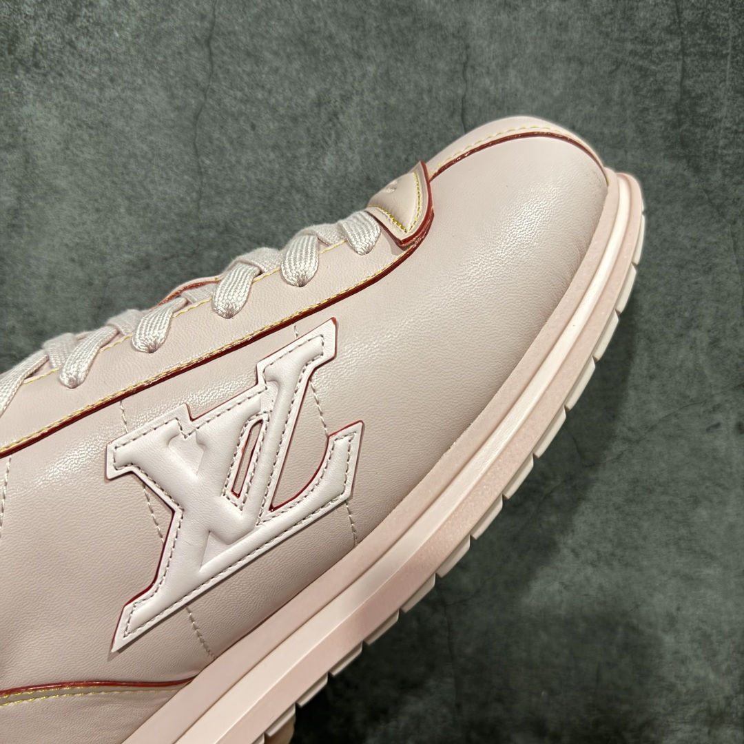 图片[6]-【YS纯原】莞产顶级 大厂出品 品控稳定 LOUIS VUITTON × NIGO 联名款 Buttersoft FW25 牛皮革 / 羊皮革 · 压纹 · 系带圆头 · 低帮 ✦ LV × Nigo 联名 FW25 最新 Buttersoft 系列 ✦ 菲董操刀设计，阿甘鞋轮廓融合面包鞋风格 ✦ 鞋型饱满但比例克制，上脚呈现慵懒高级感 ✦ 厚鞋舌＋宽鞋带结构 ✦ 鞋面采用头层牛皮＋羊皮革压纹 ✦ 皮质细腻，纹理自然，耐看耐穿 ✦ 鞋底为原版开模防滑 TPU 大底 ✦ 全系列暴力拆借 原版开发 ✦ 结构、比例与用料统一度高 尺码：35–45-选品中心