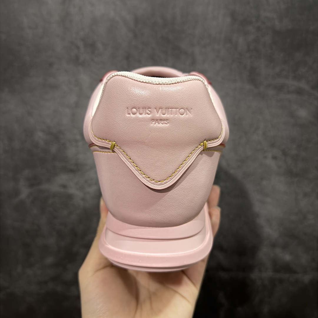 图片[4]-【YS纯原】莞产顶级 大厂出品 品控稳定 LOUIS VUITTON × NIGO 联名款 Buttersoft FW25 牛皮革 / 羊皮革 · 压纹 · 系带圆头 · 低帮 ✦ LV × Nigo 联名 FW25 最新 Buttersoft 系列 ✦ 菲董操刀设计，阿甘鞋轮廓融合面包鞋风格 ✦ 鞋型饱满但比例克制，上脚呈现慵懒高级感 ✦ 厚鞋舌＋宽鞋带结构 ✦ 鞋面采用头层牛皮＋羊皮革压纹 ✦ 皮质细腻，纹理自然，耐看耐穿 ✦ 鞋底为原版开模防滑 TPU 大底 ✦ 全系列暴力拆借 原版开发 ✦ 结构、比例与用料统一度高 尺码：35–45-选品中心